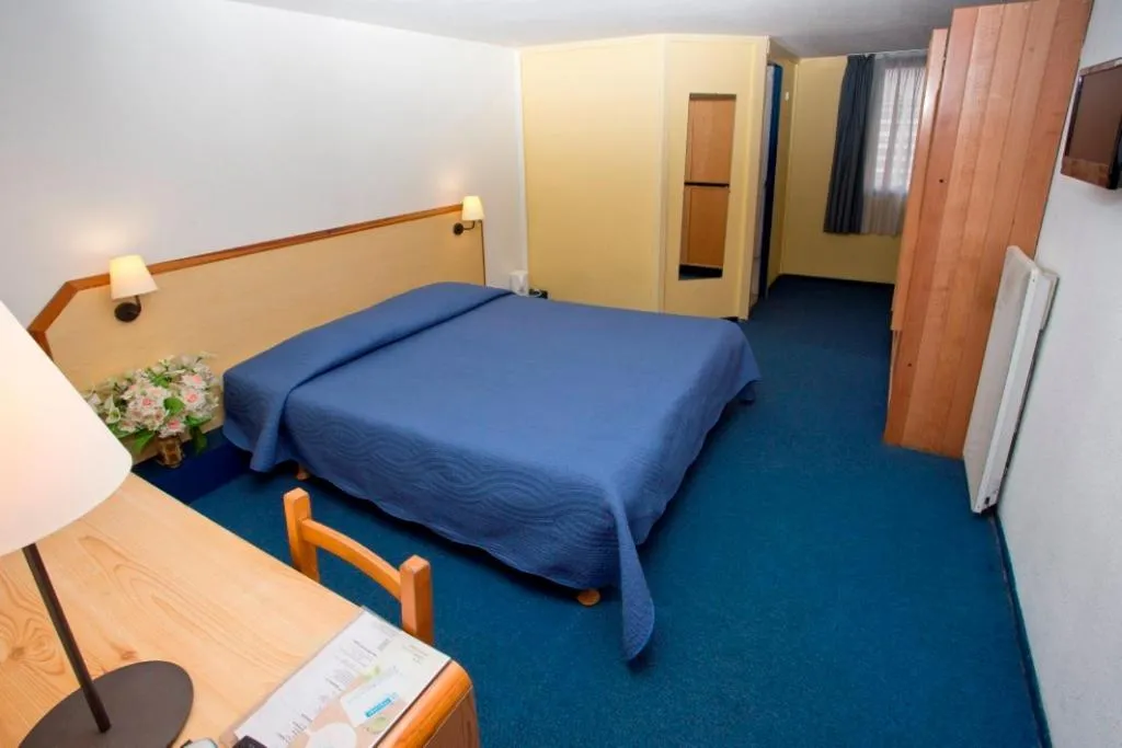 Bed in Hipotel Paris Marne La Vallée