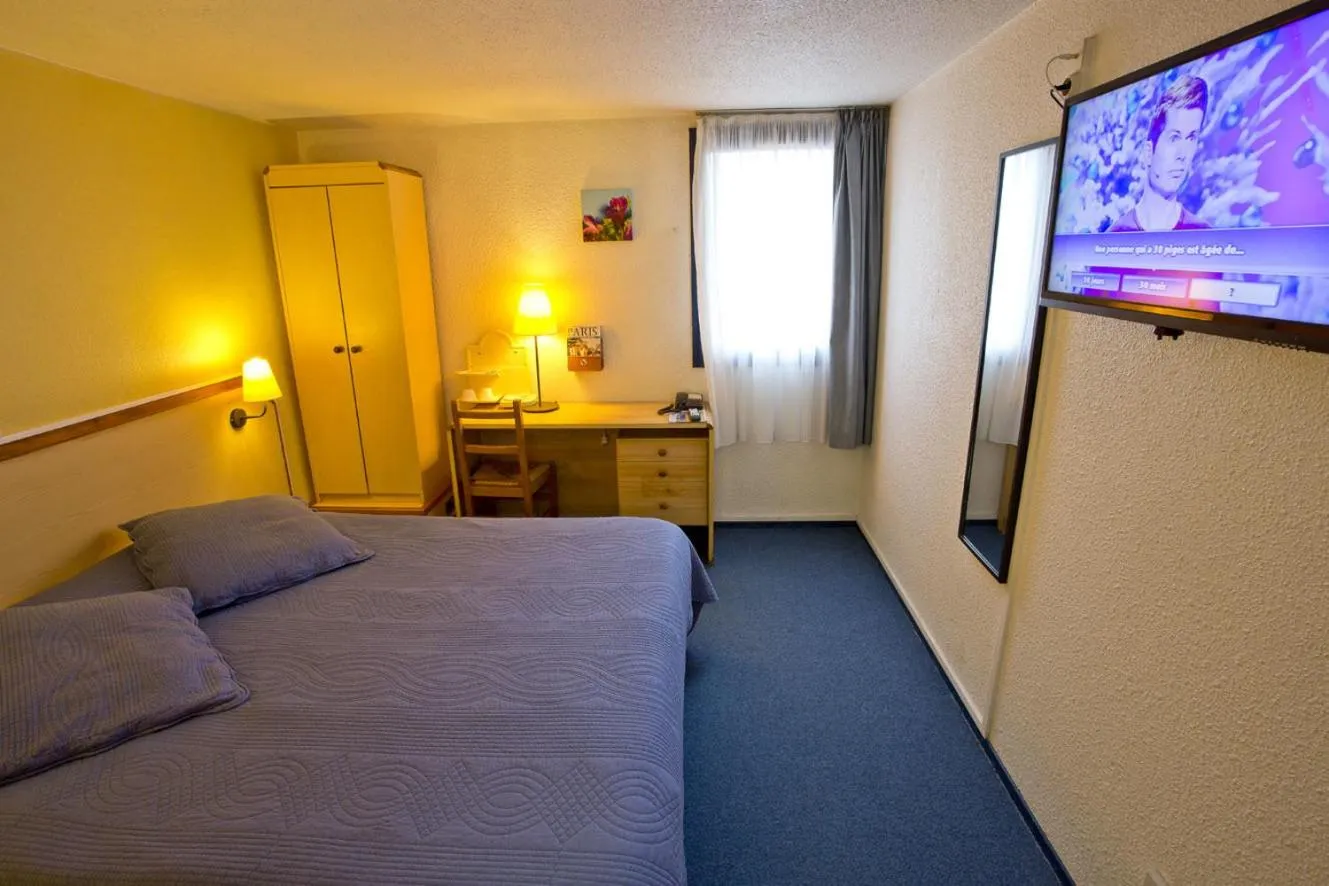 Bedroom in Hipotel Paris Marne La Vallée