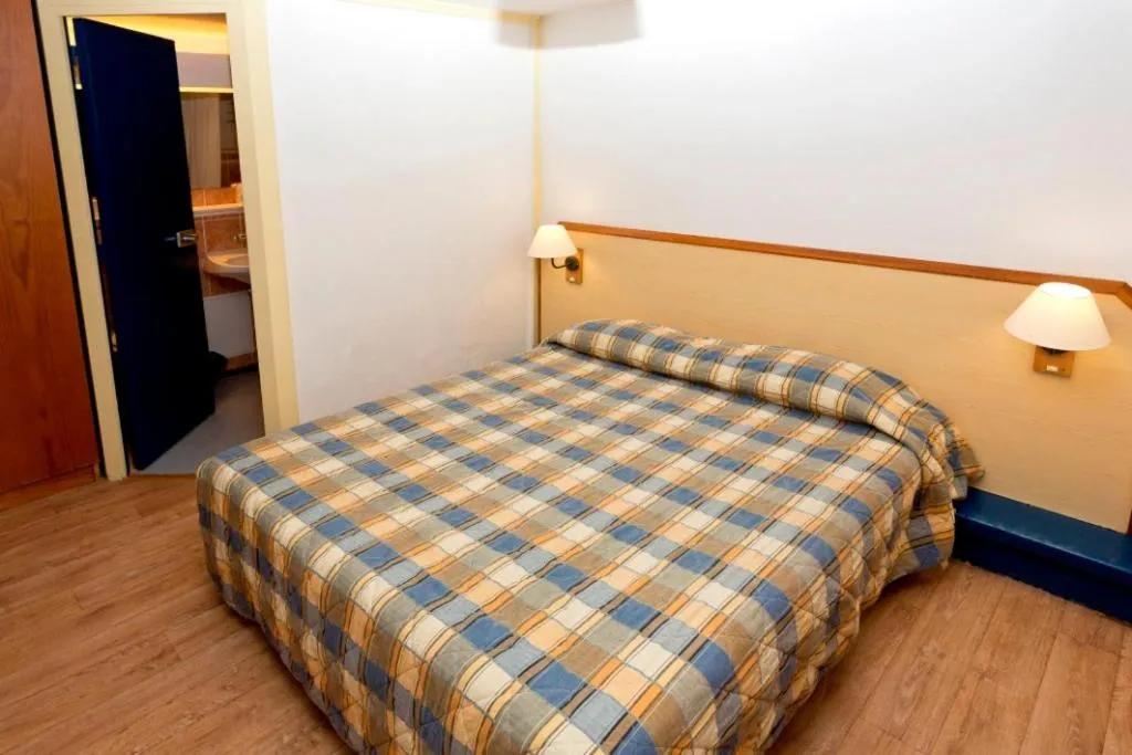 Bed in Hipotel Paris Marne La Vallée