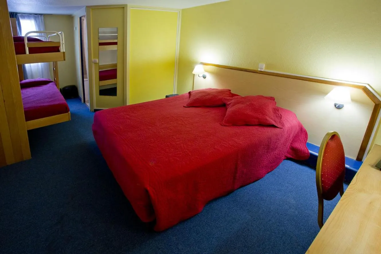 Bedroom in Hipotel Paris Marne La Vallée