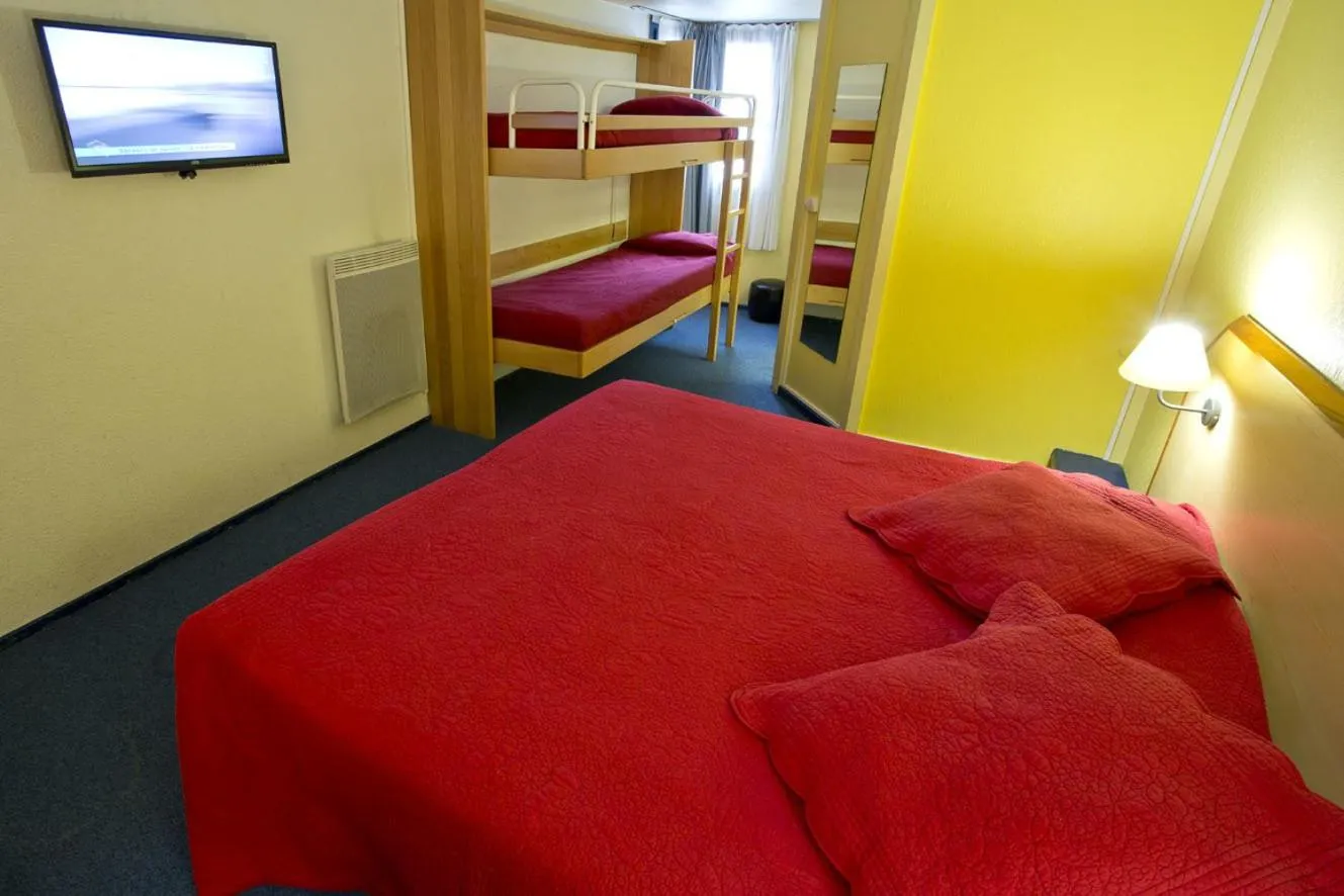 Bedroom in Hipotel Paris Marne La Vallée