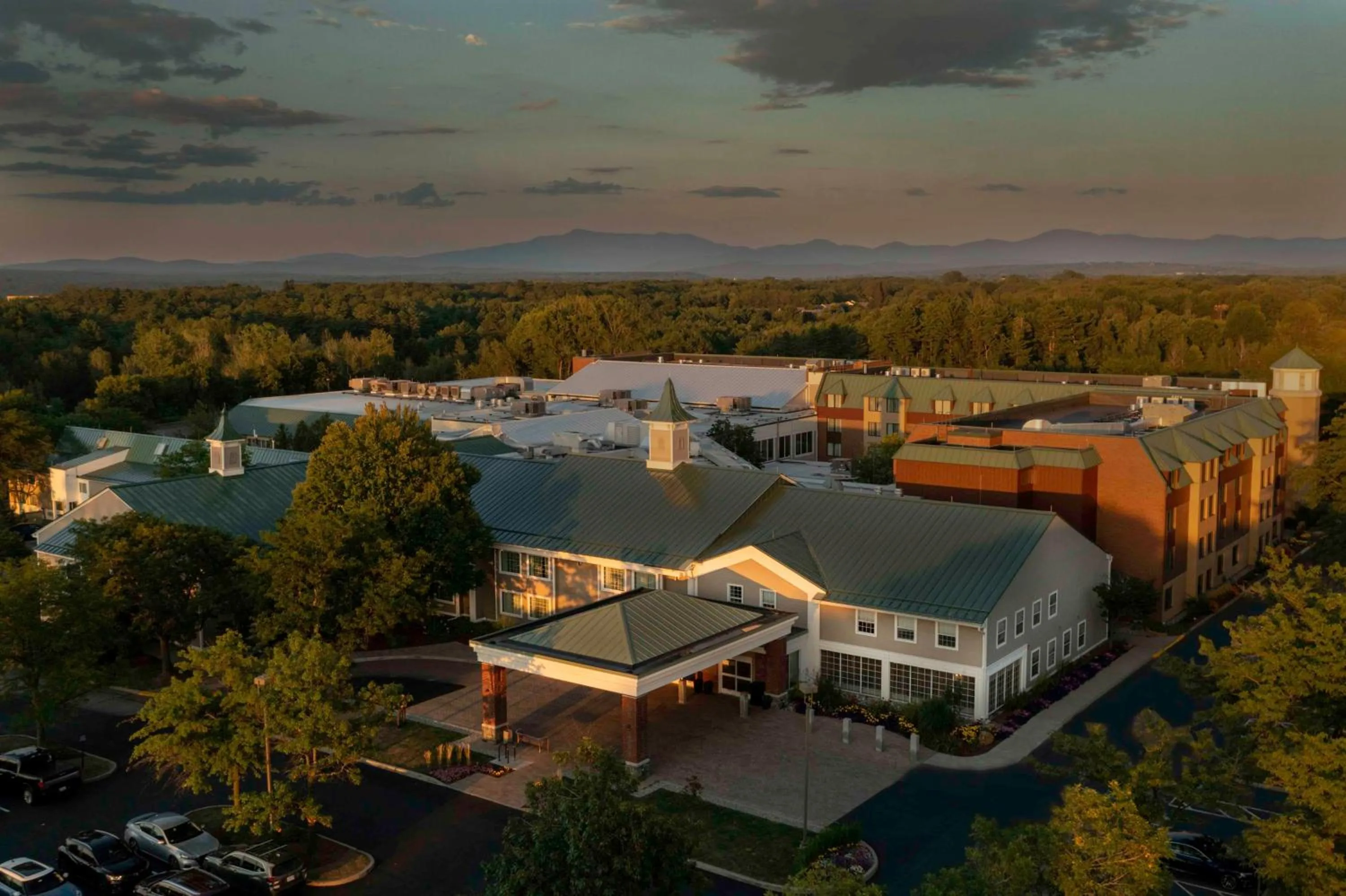 Property building in DoubleTree by Hilton Hotel Burlington Vermont