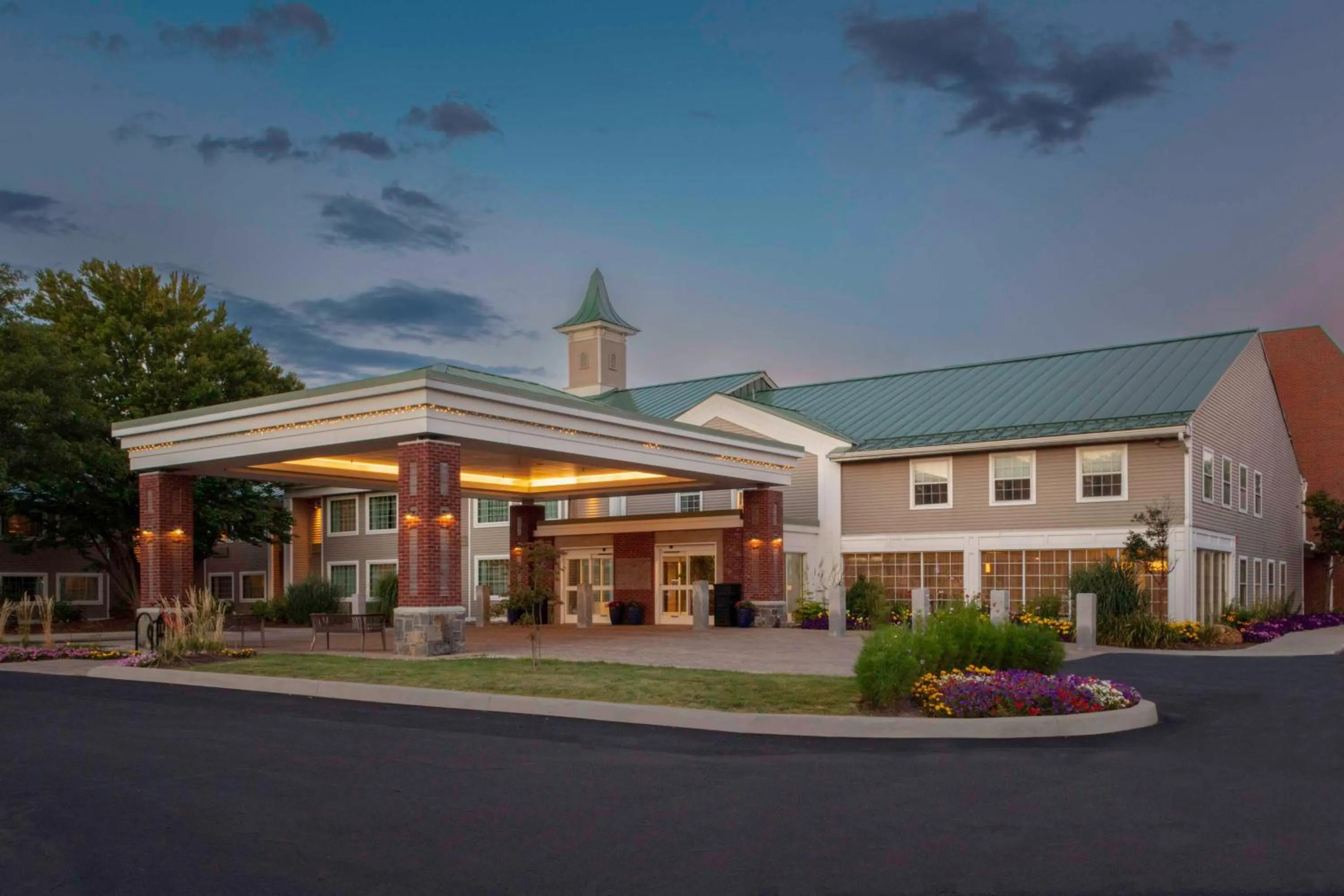Property building in DoubleTree by Hilton Hotel Burlington Vermont