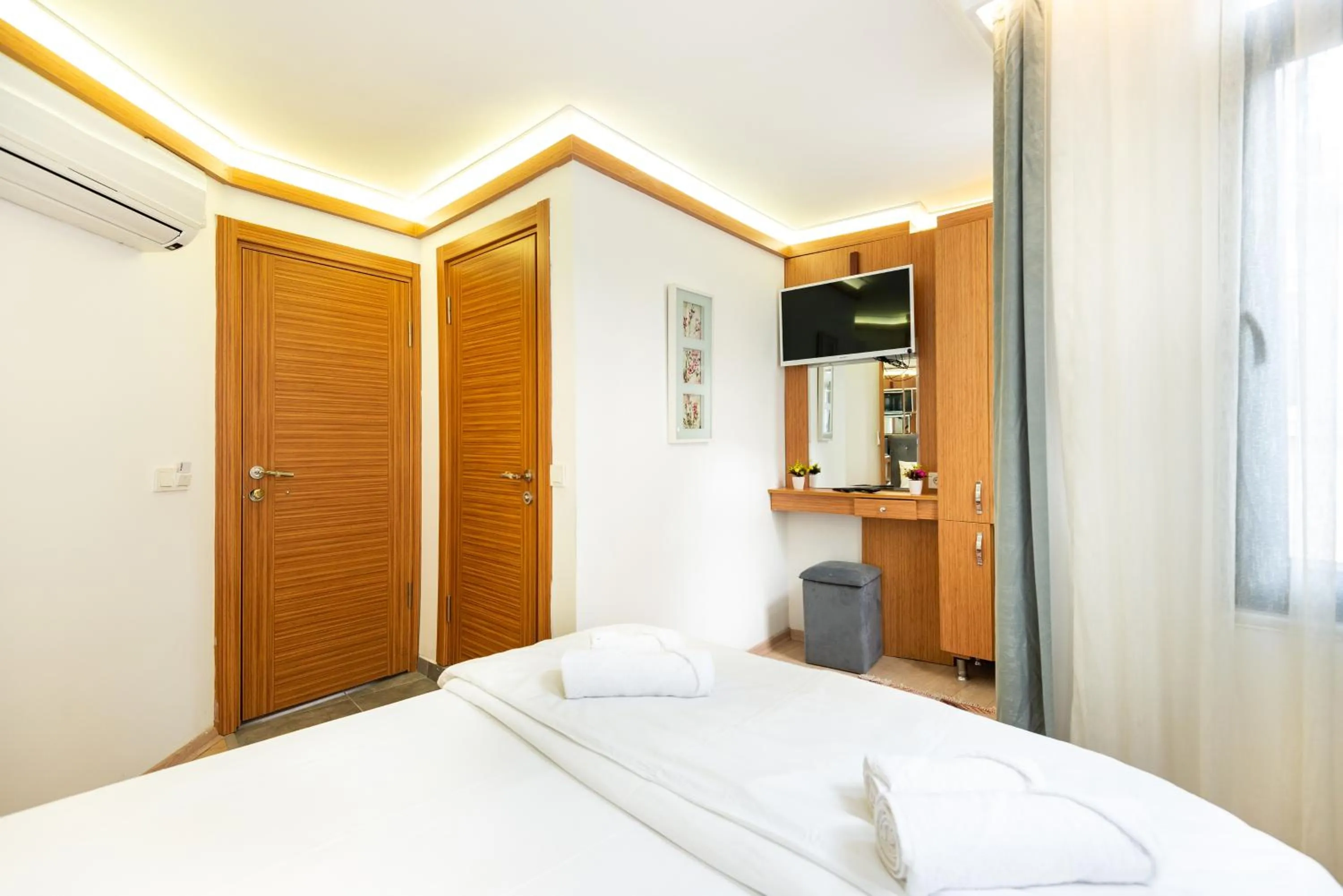 Bed in Seven Rooms Oldcity Hotel