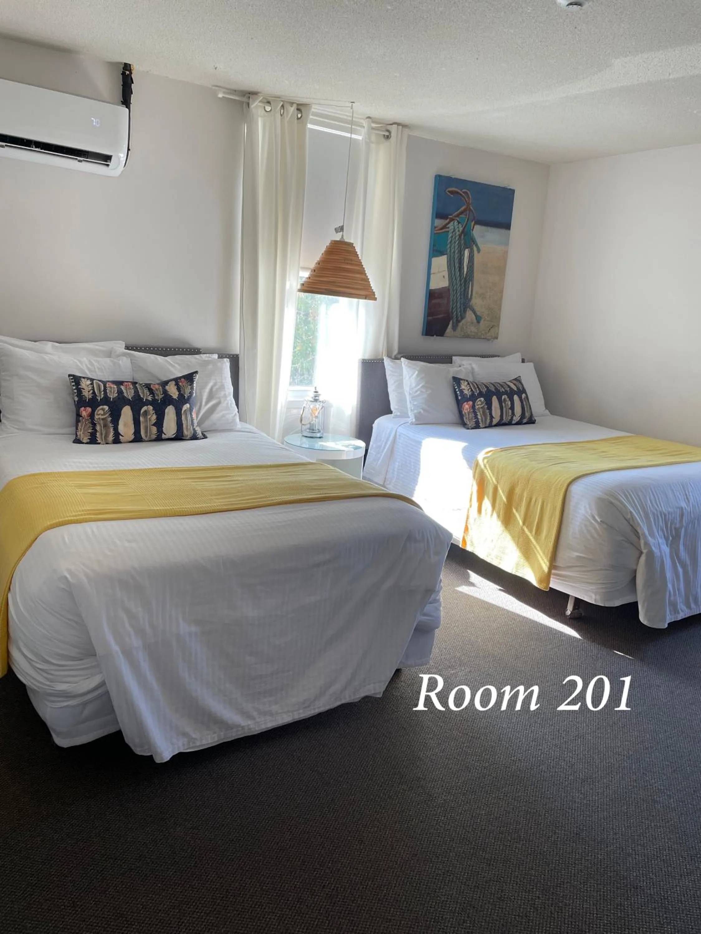 Bathroom, Bed in Paradise Inn On the Beach