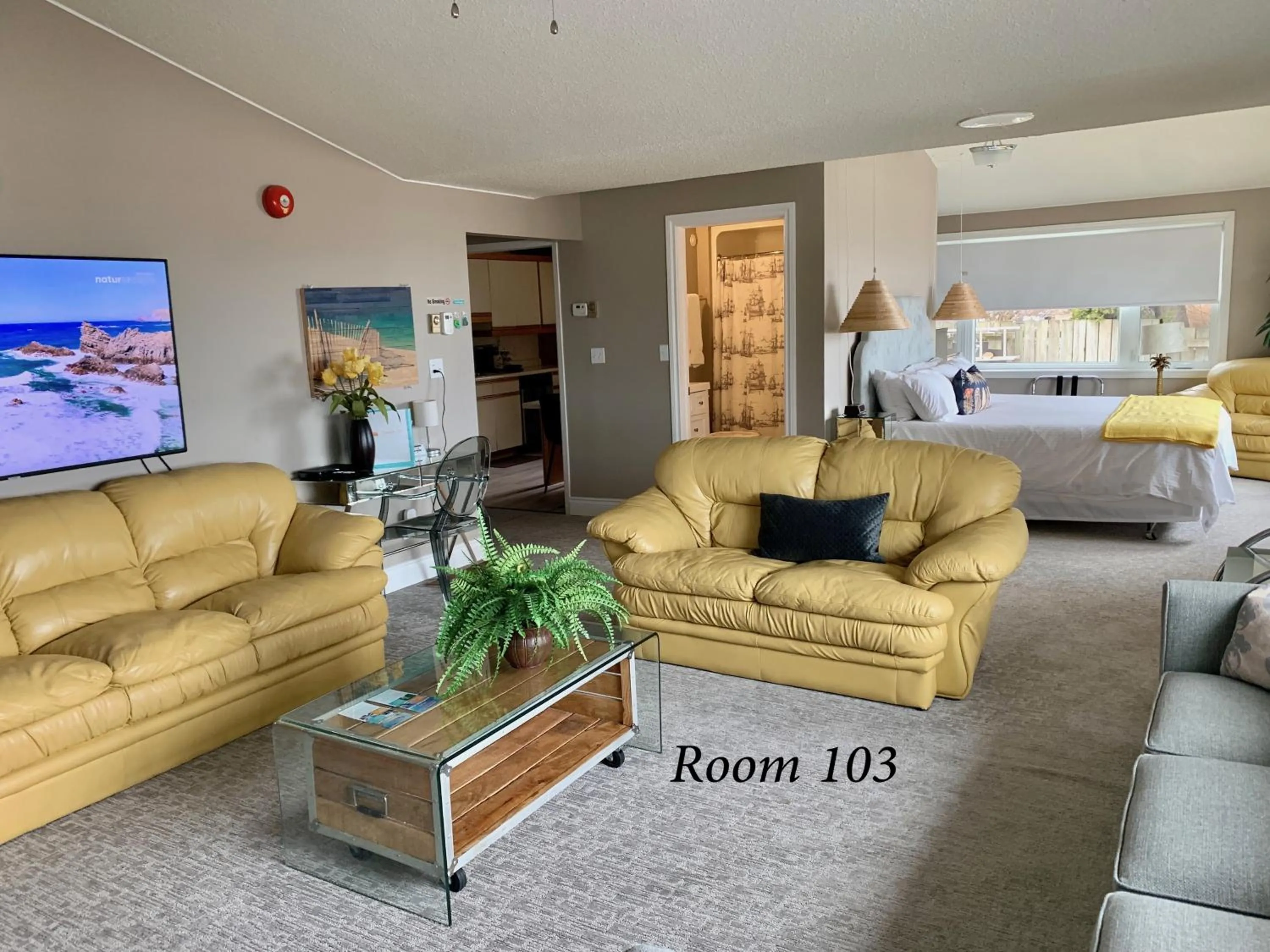 Bathroom in Paradise Inn On the Beach