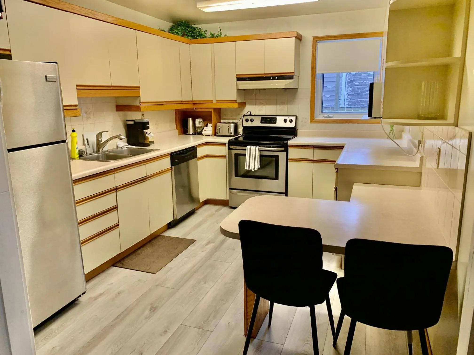Kitchen or kitchenette in Paradise Inn On the Beach