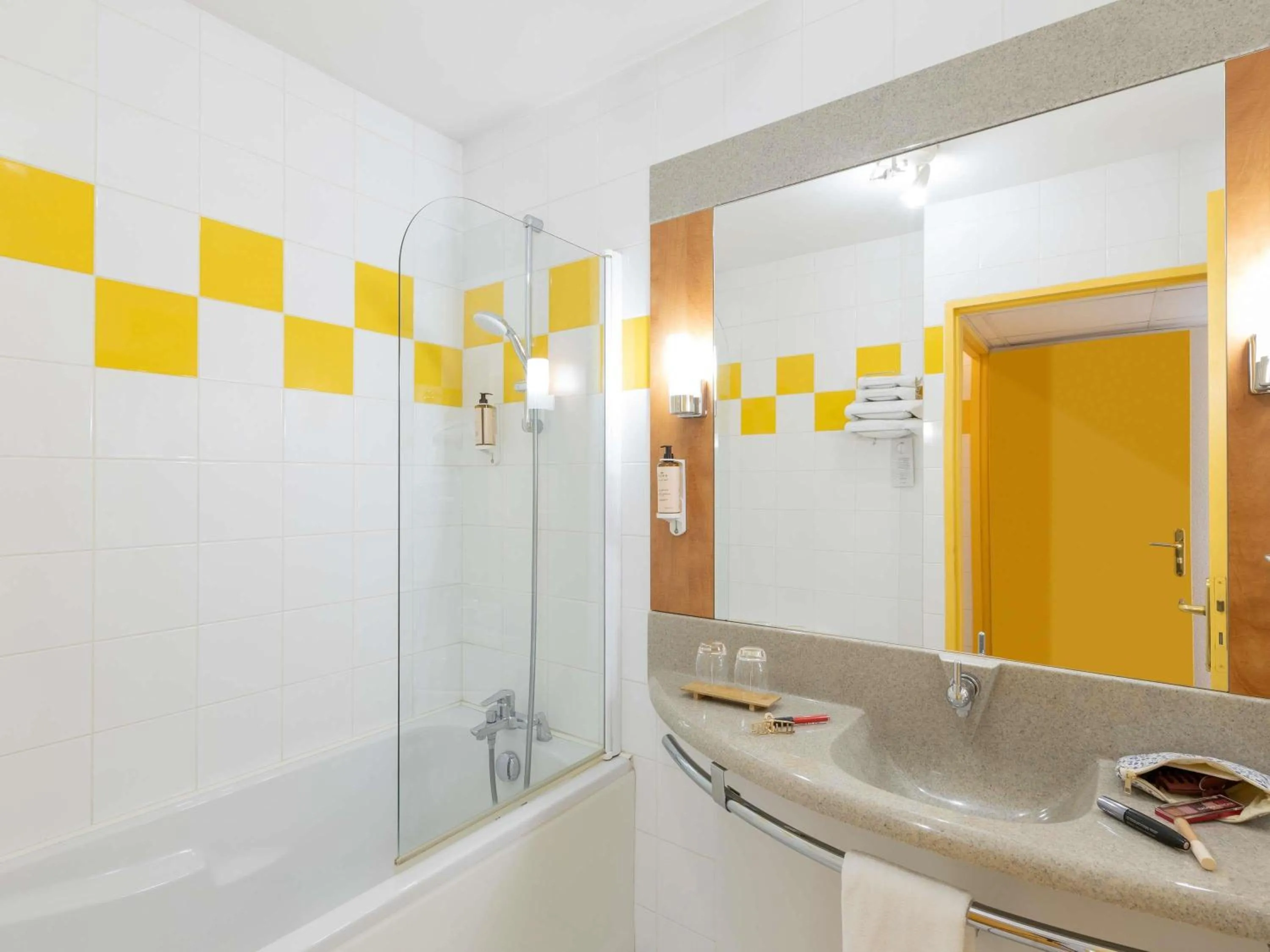 Bedroom in Mercure Epinal Centre