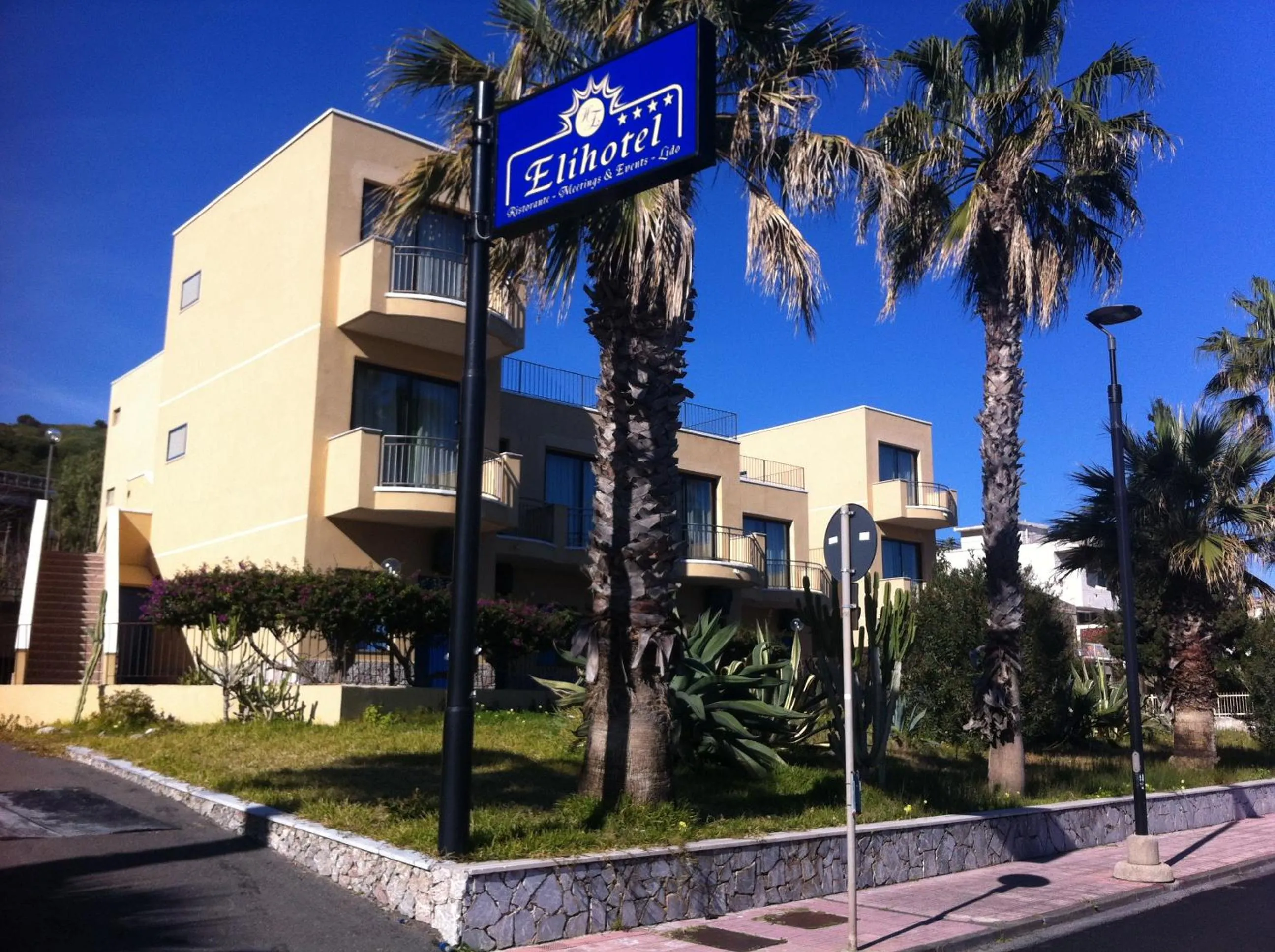 Property building in Elihotel