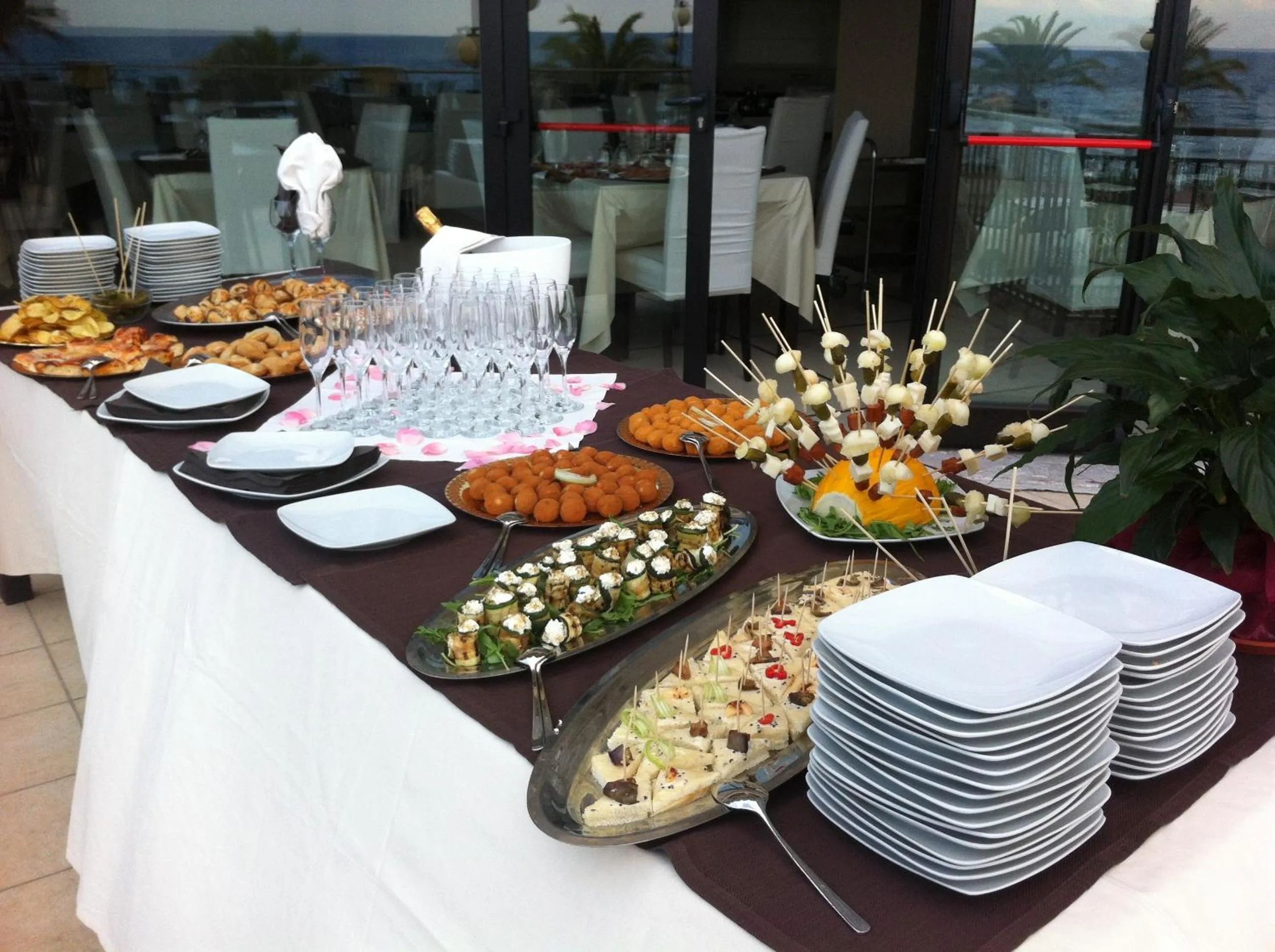 Restaurant/places to eat in Elihotel