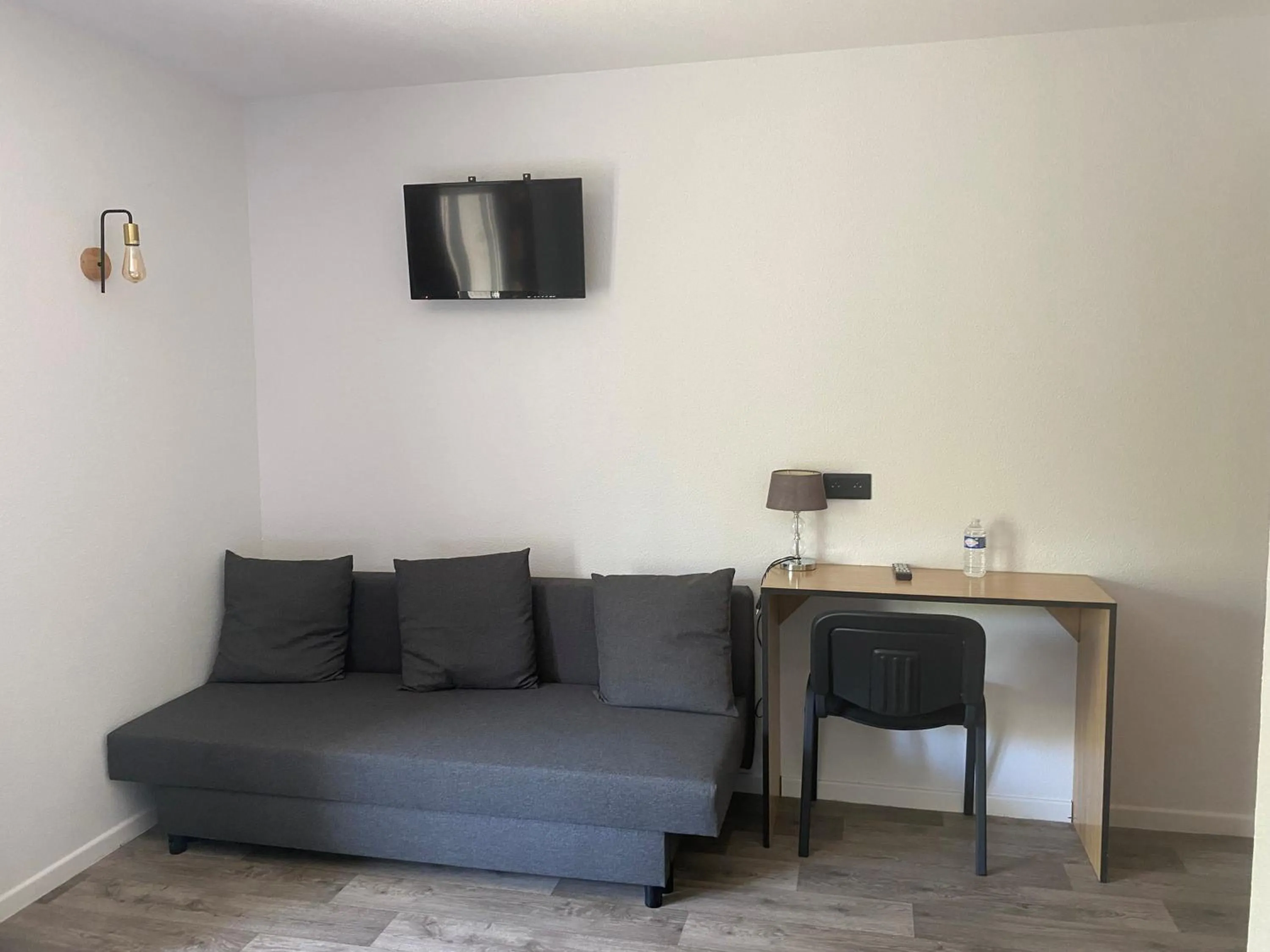 Family in Logis Les Charmilles Chalon-sur-Saône Sud