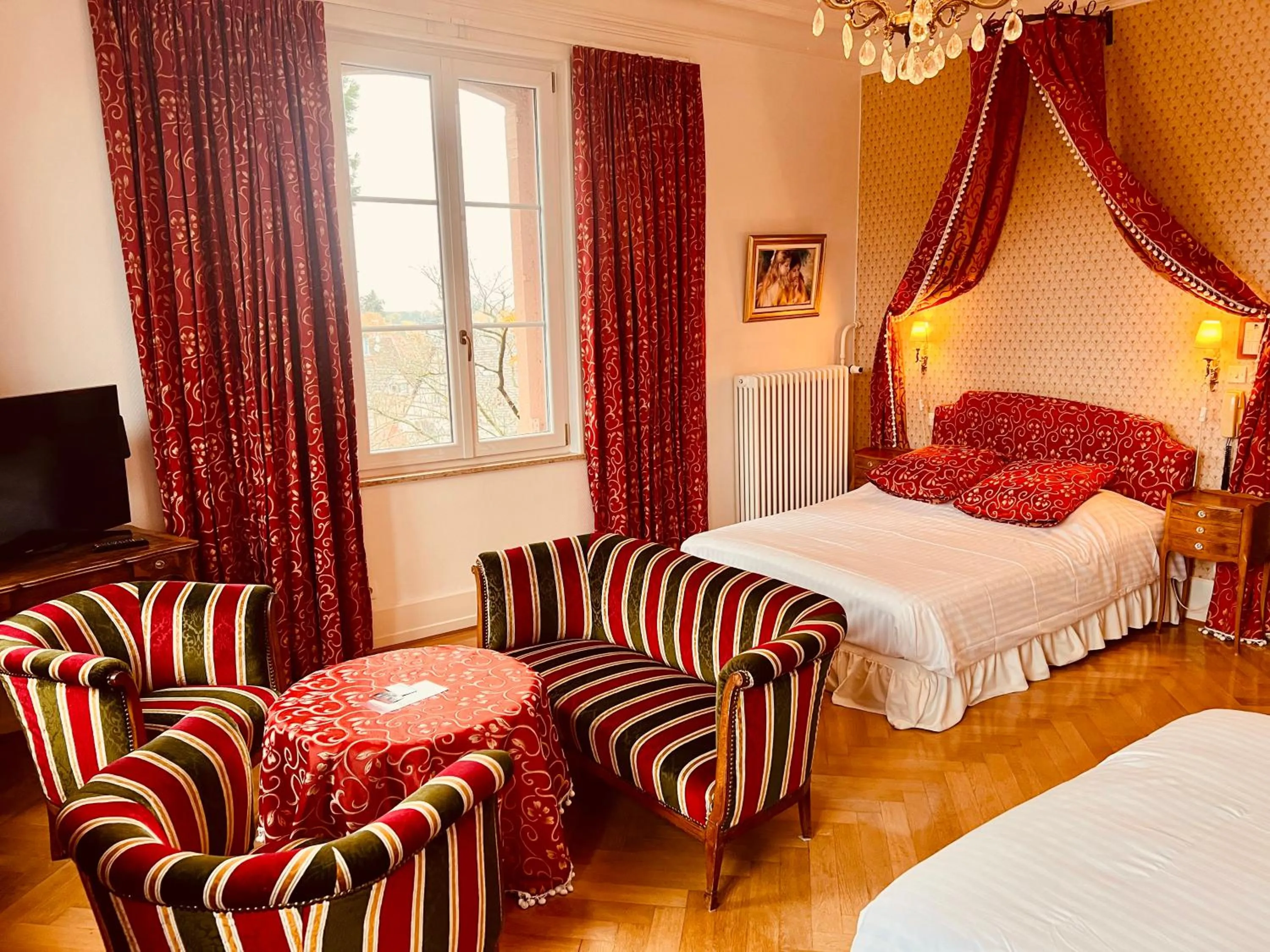 Bed in Hôtel Le Manoir