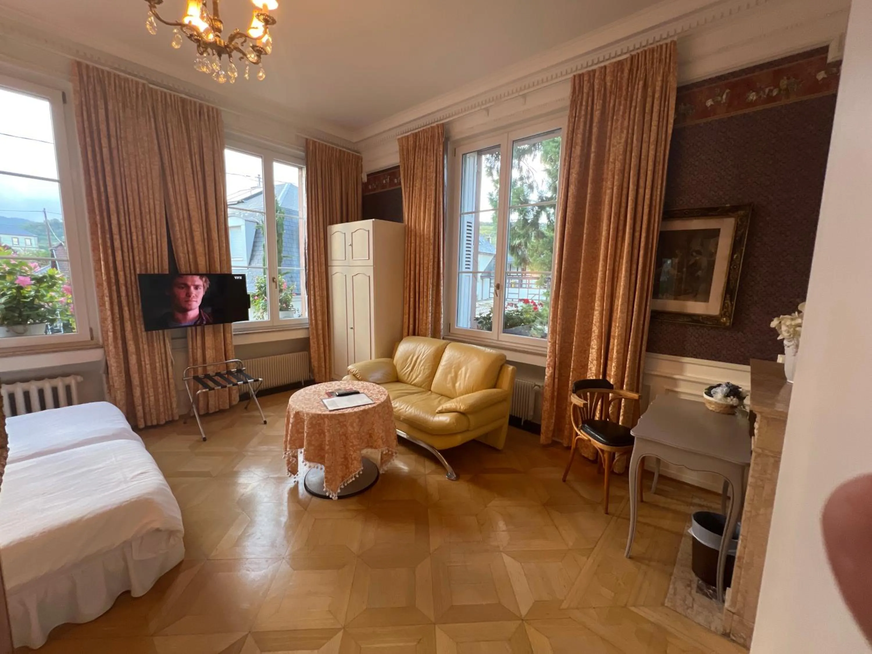 Bed in Hôtel Le Manoir