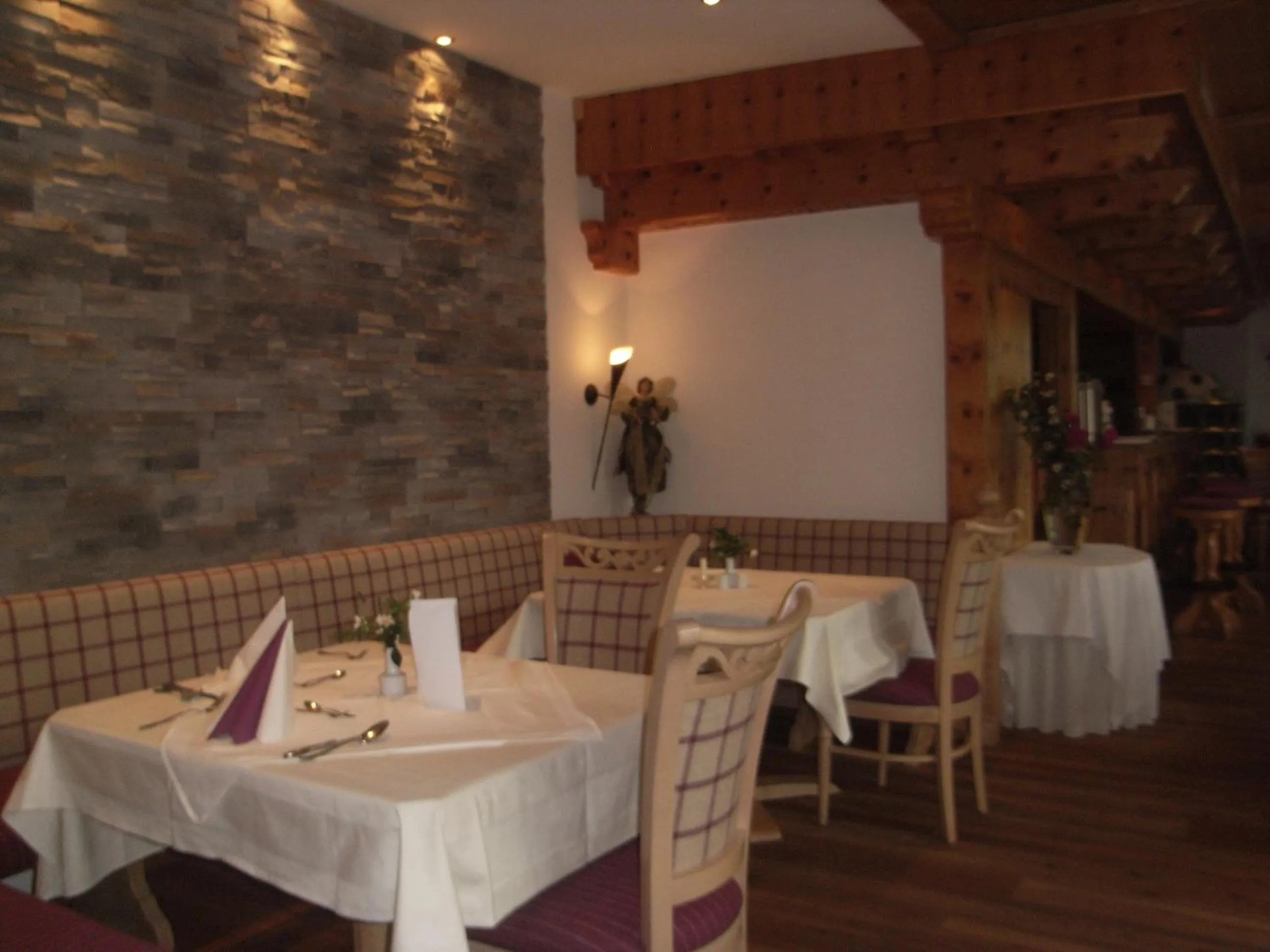 Restaurant/places to eat in Hotel zum Toni