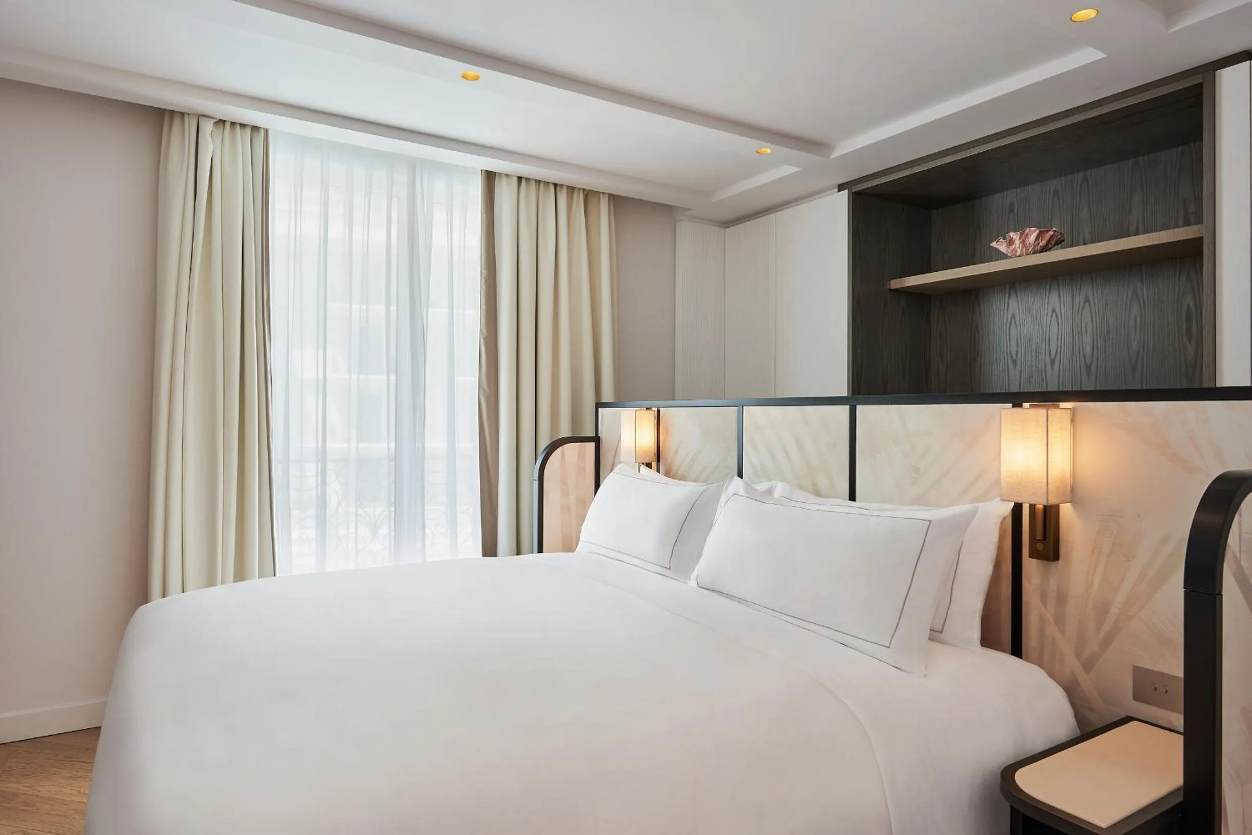 Bed in Carlton Cannes, a Regent Hotel