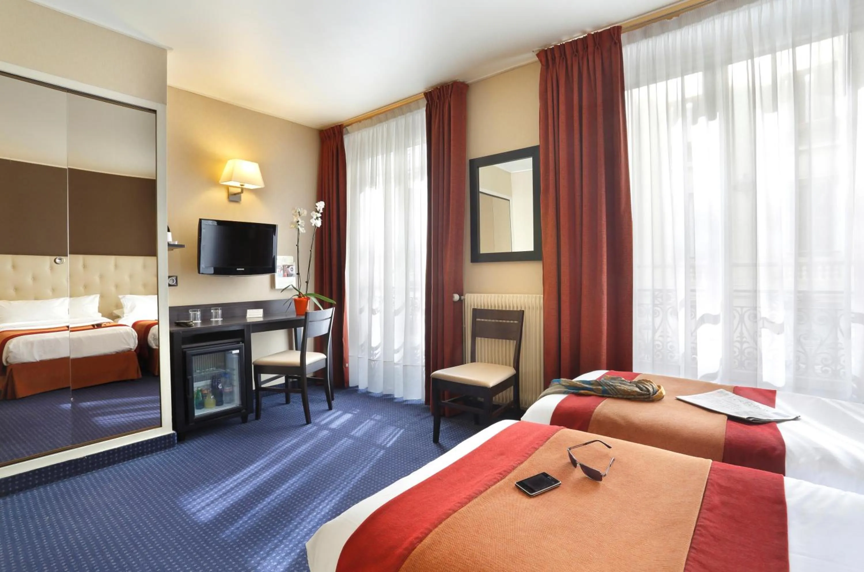 Bedroom, Bed in Hotel Paix Republique