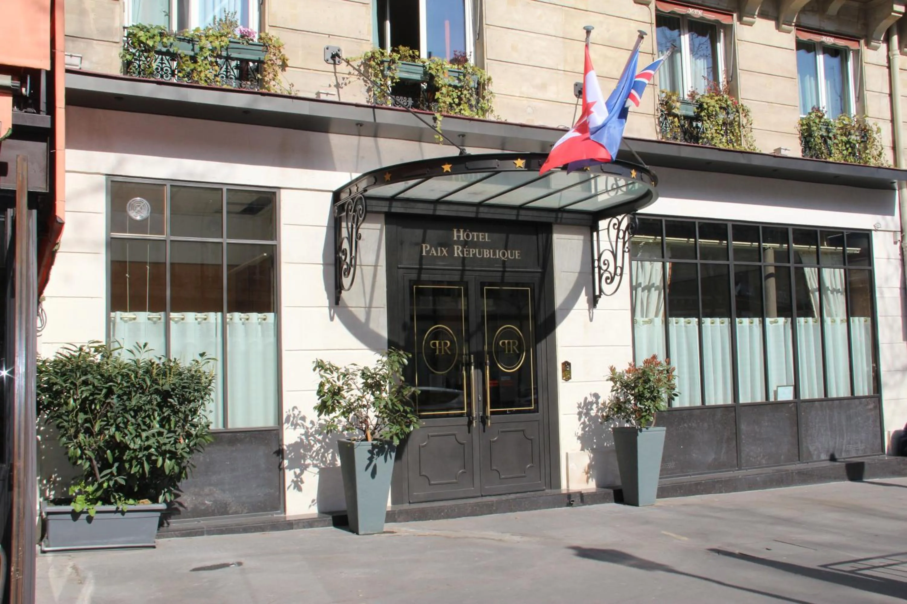 Property building in Hotel Paix Republique