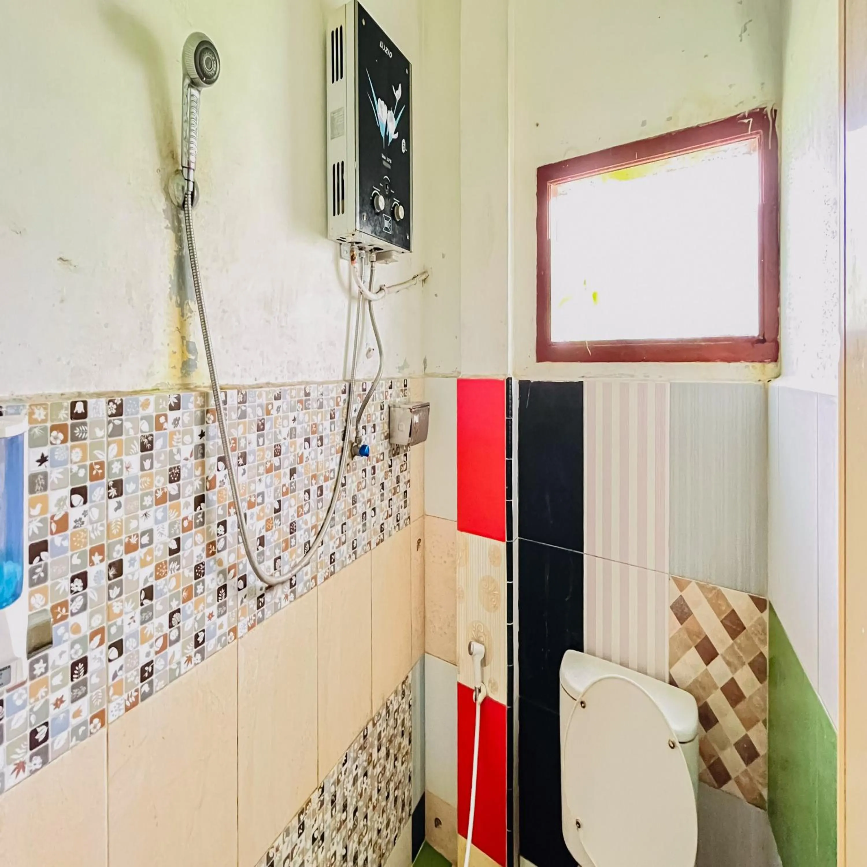 Bathroom in RedDoorz at Serdika Pavilion Berastagi