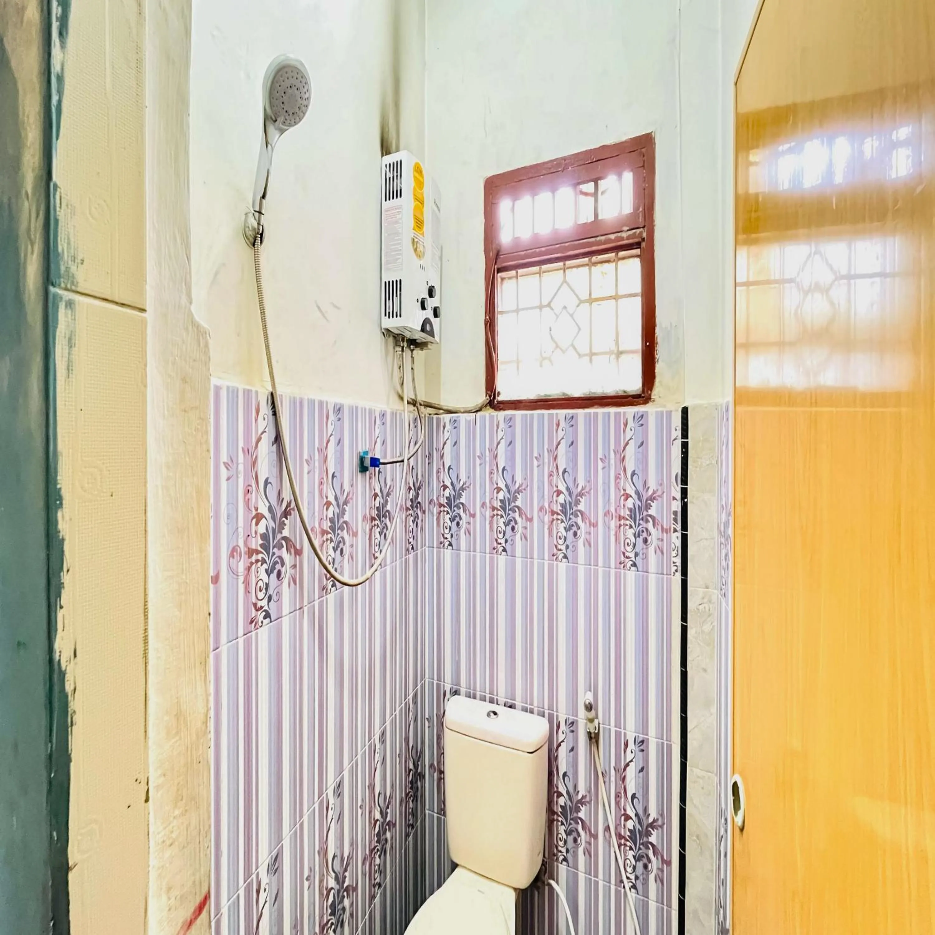 Bathroom in RedDoorz at Serdika Pavilion Berastagi