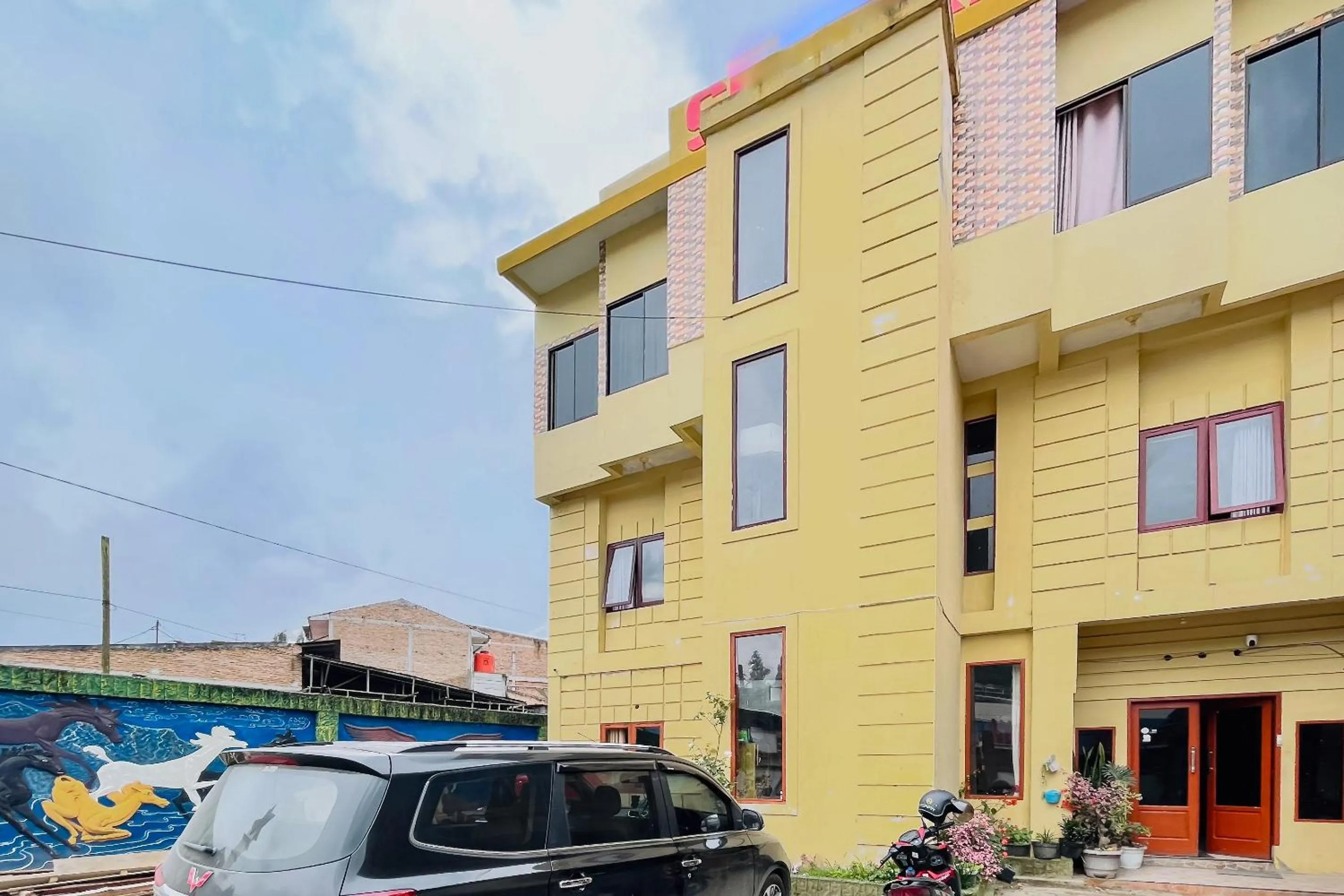 Facade/entrance in RedDoorz at Serdika Pavilion Berastagi