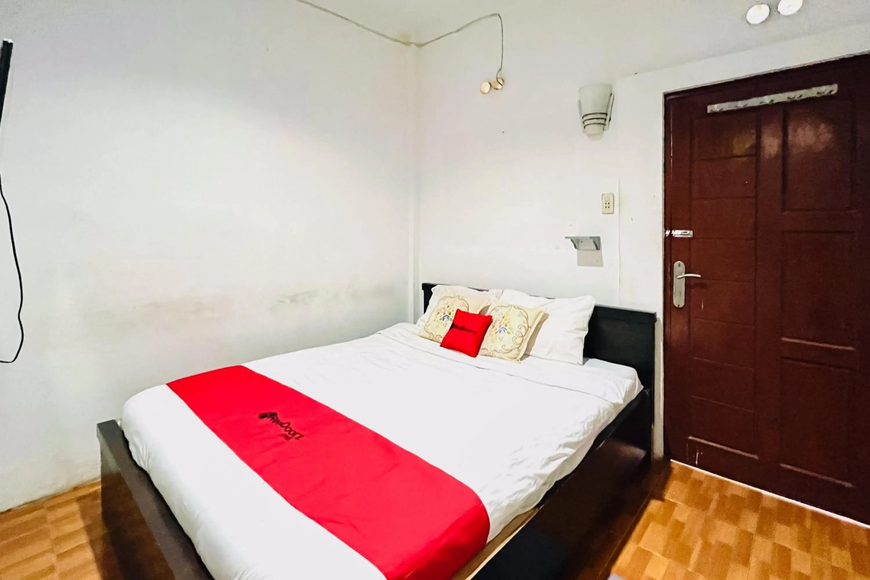 Bedroom, Bed in RedDoorz at Serdika Pavilion Berastagi