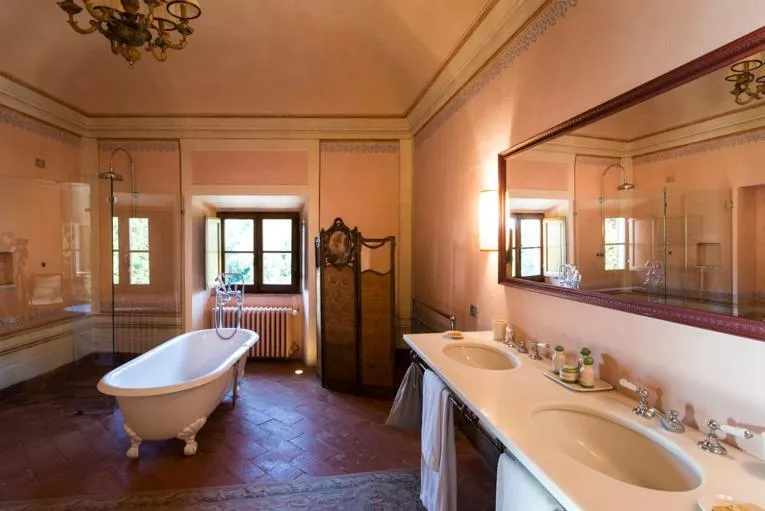 Bathroom in Borgo Pignano Volterra Tuscany