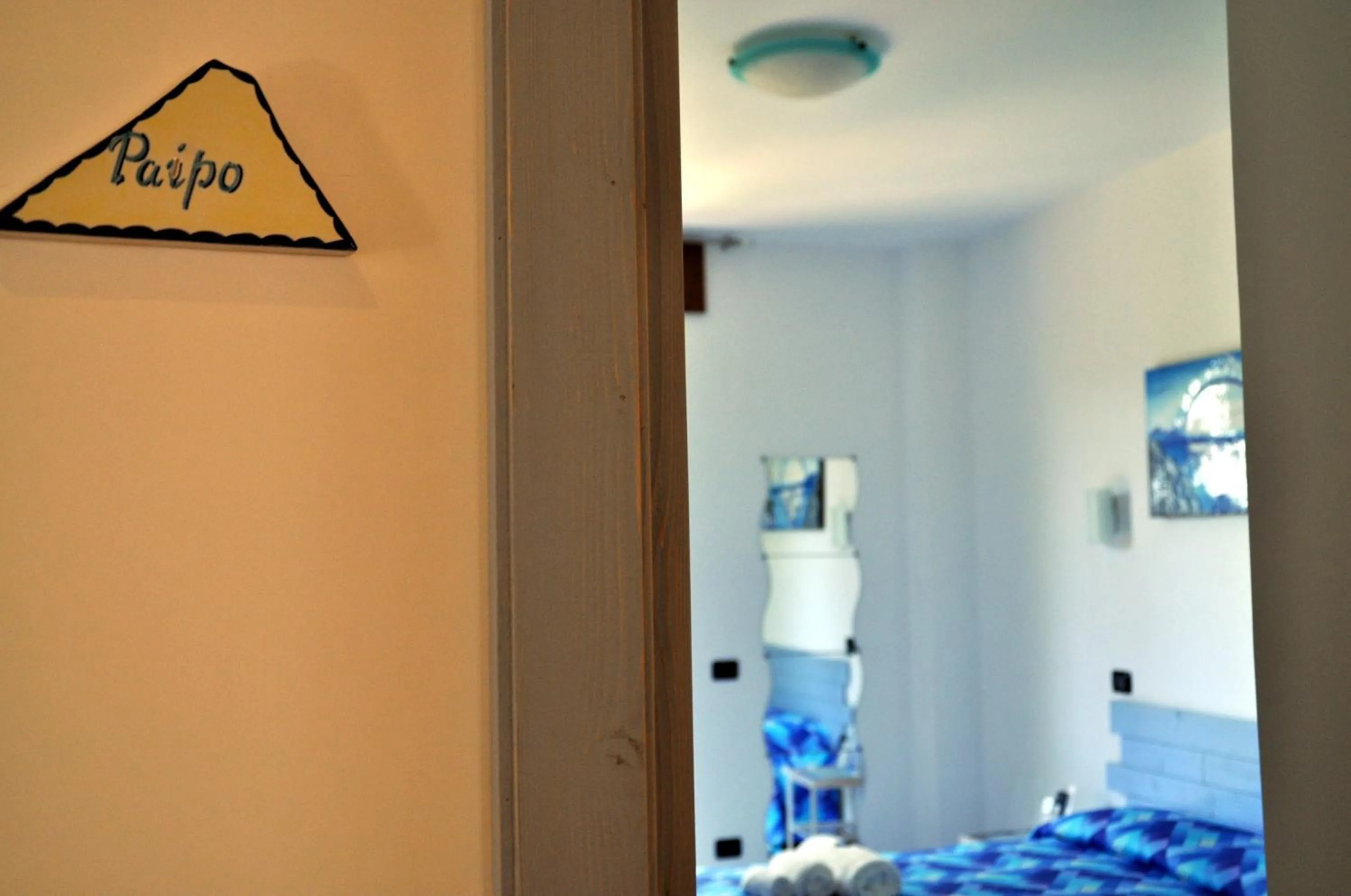 Decorative detail in A 2 Passi Dagli Dei