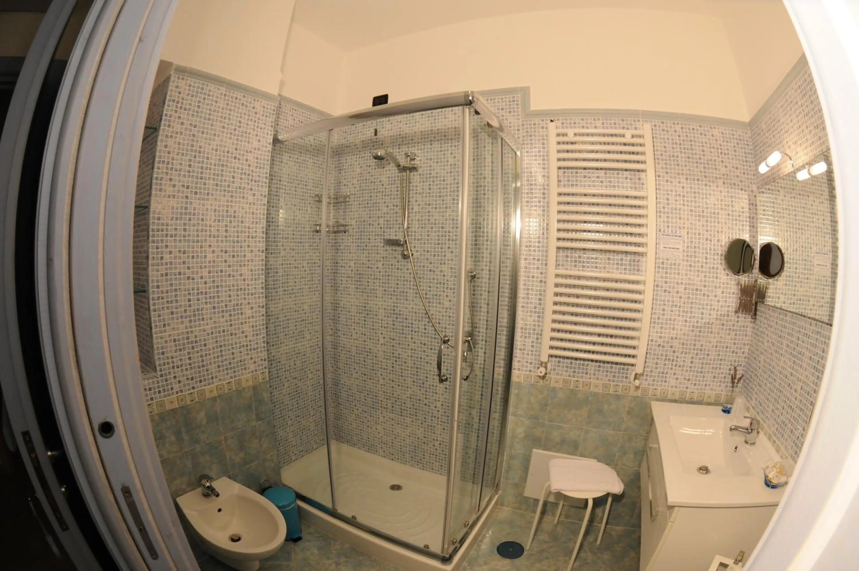 Toilet in A 2 Passi Dagli Dei