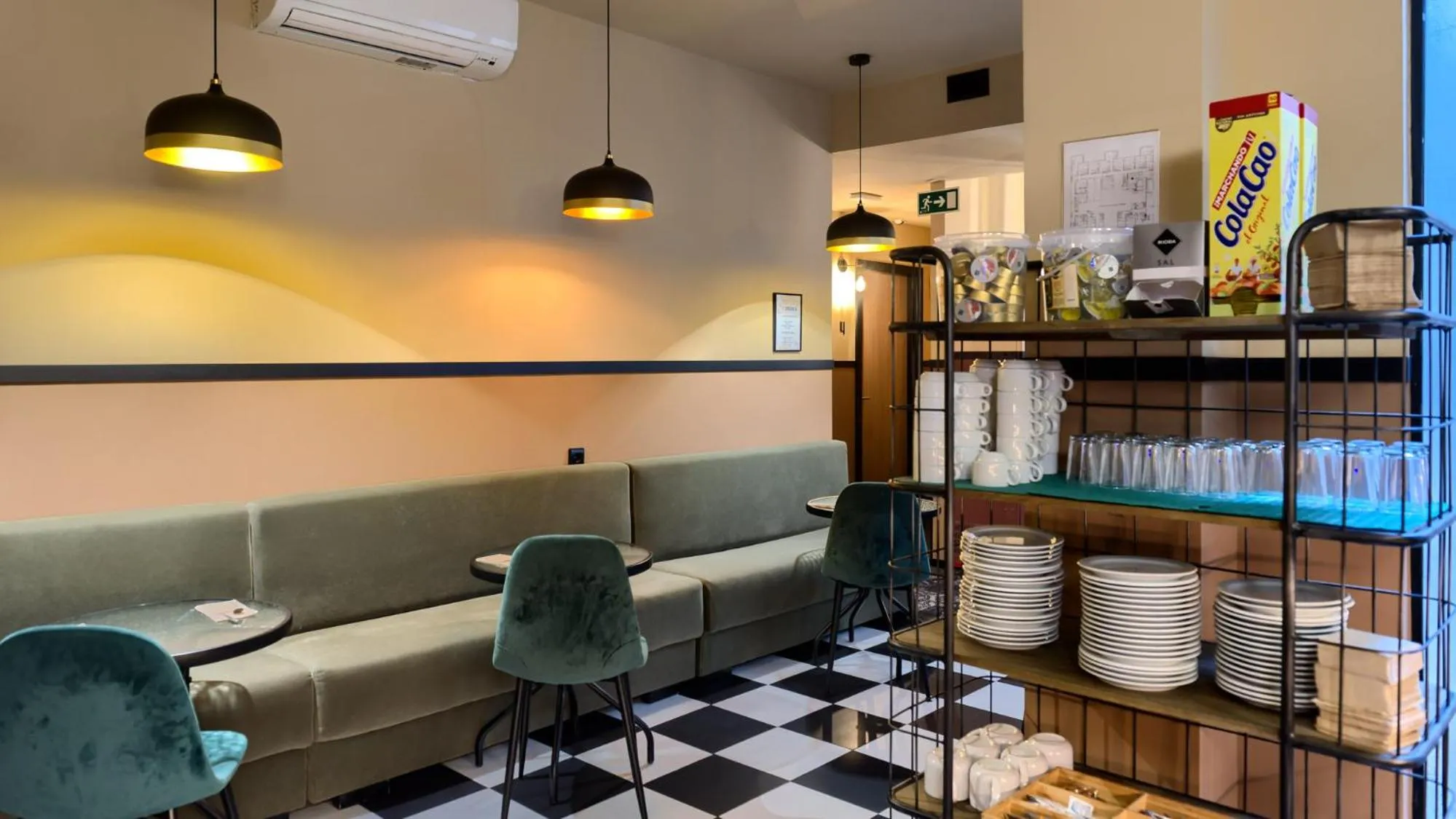 Restaurant/places to eat in Hografic Hotel