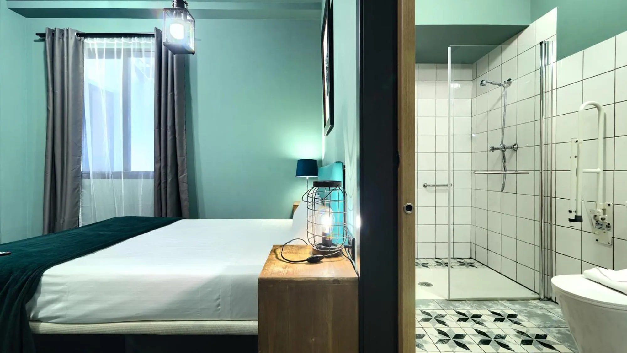 Photo of the whole room, Bed in Hografic Hotel