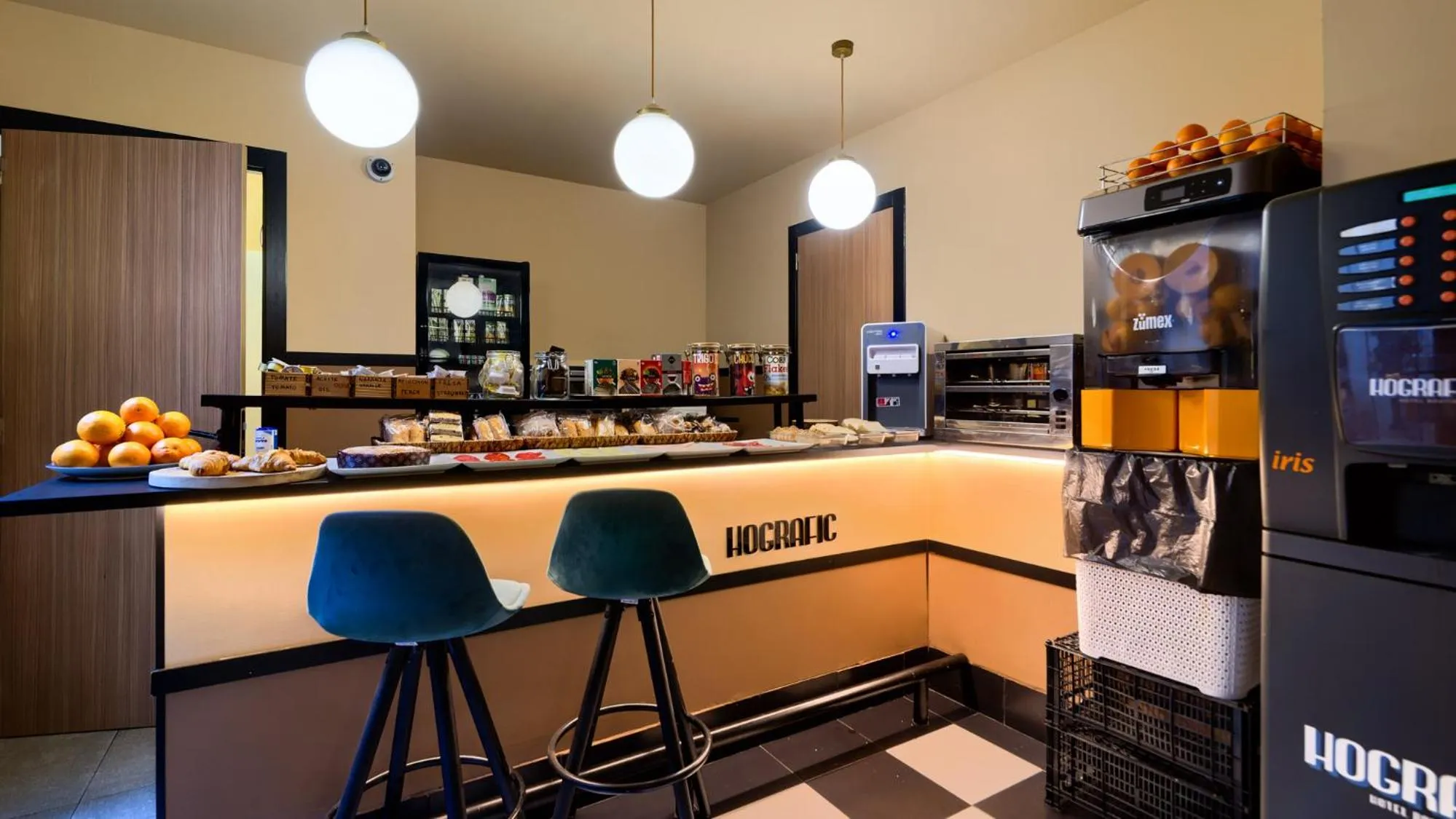 Restaurant/places to eat in Hografic Hotel