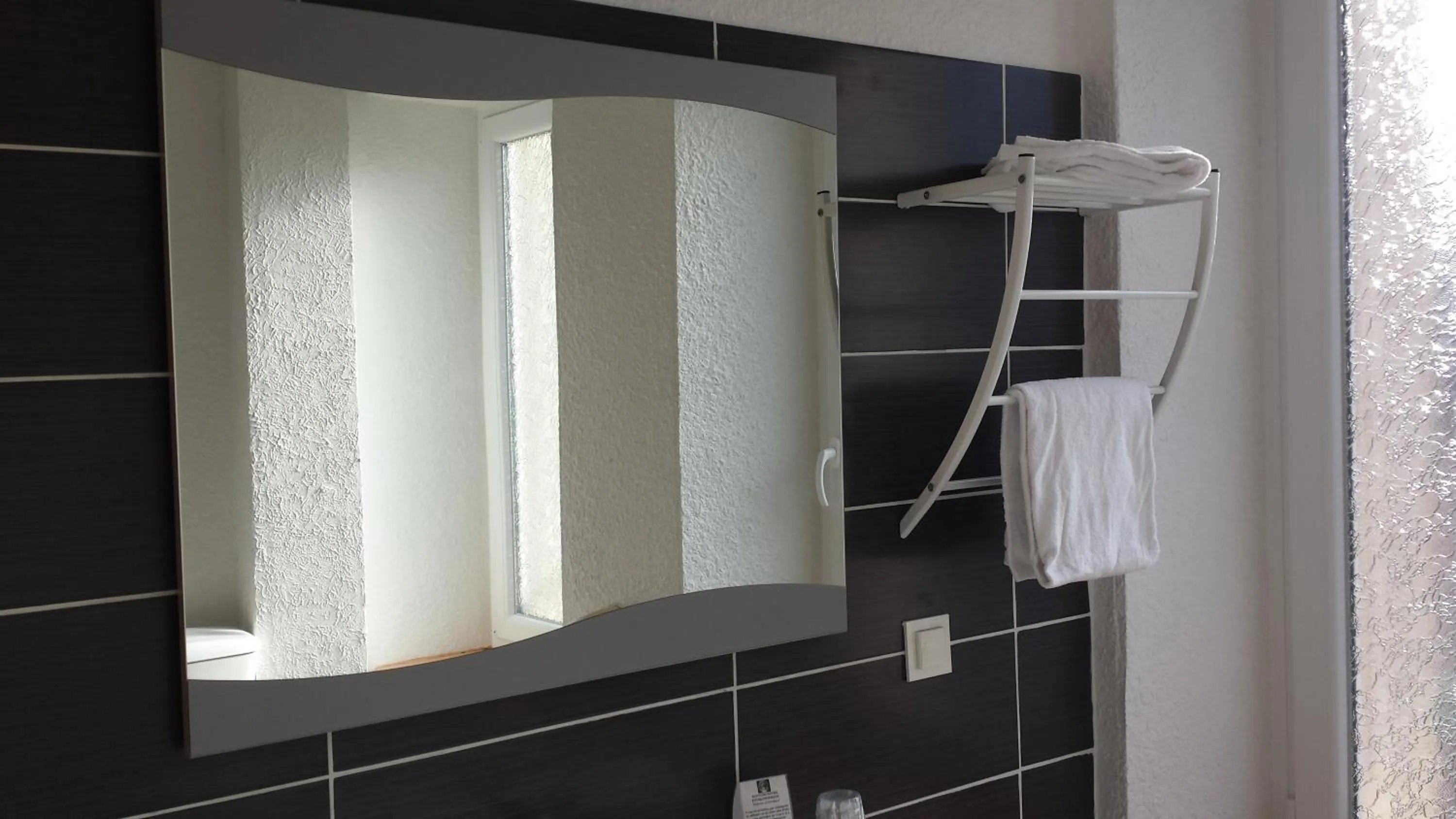 Bathroom in Cit'Hotel du Tigre