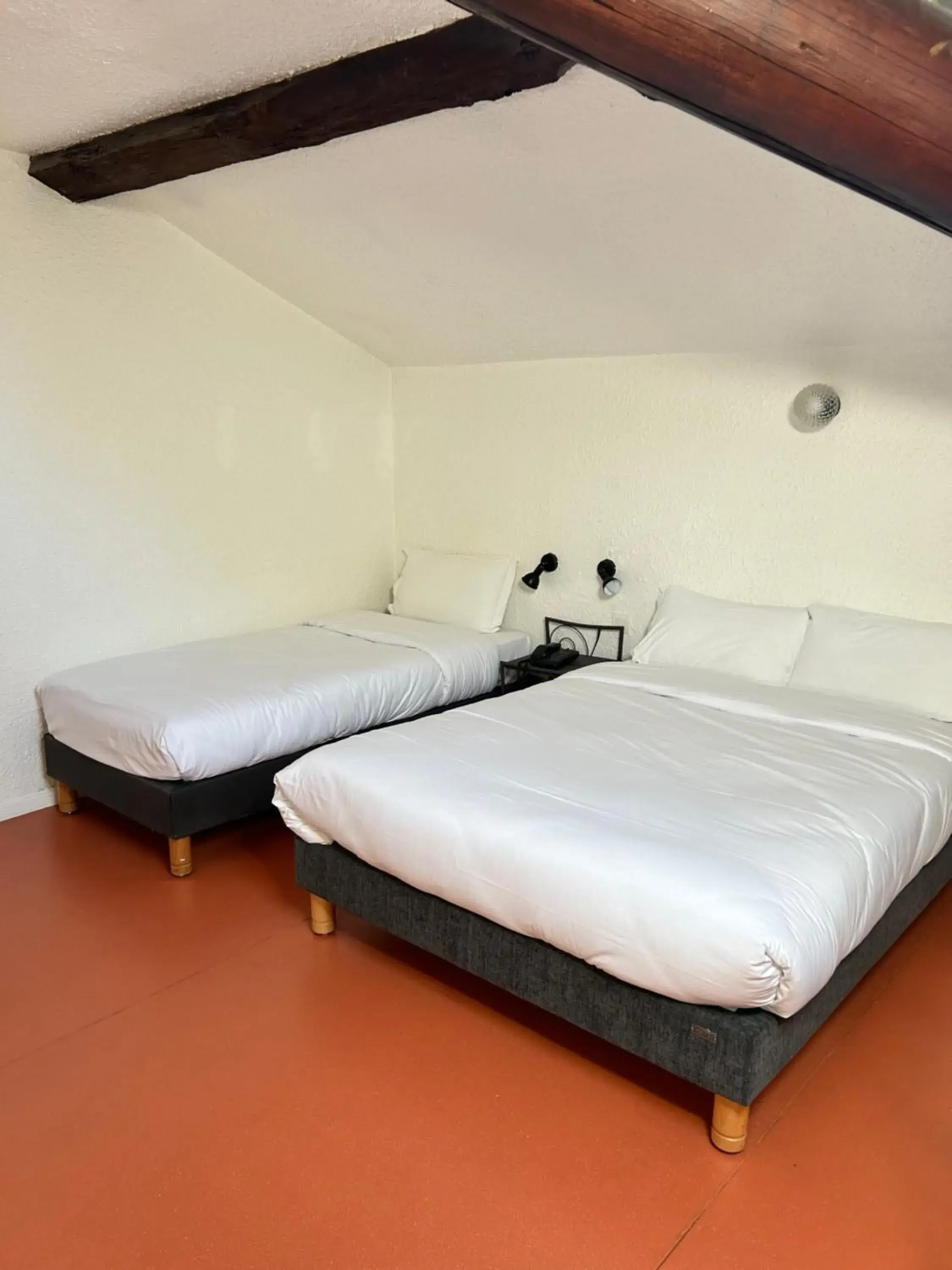 Triple Room - Attic second floor without elevator in Cit'Hotel du Tigre Triple Room - Attic second floor without elevator in Cit'Hotel du Tigre