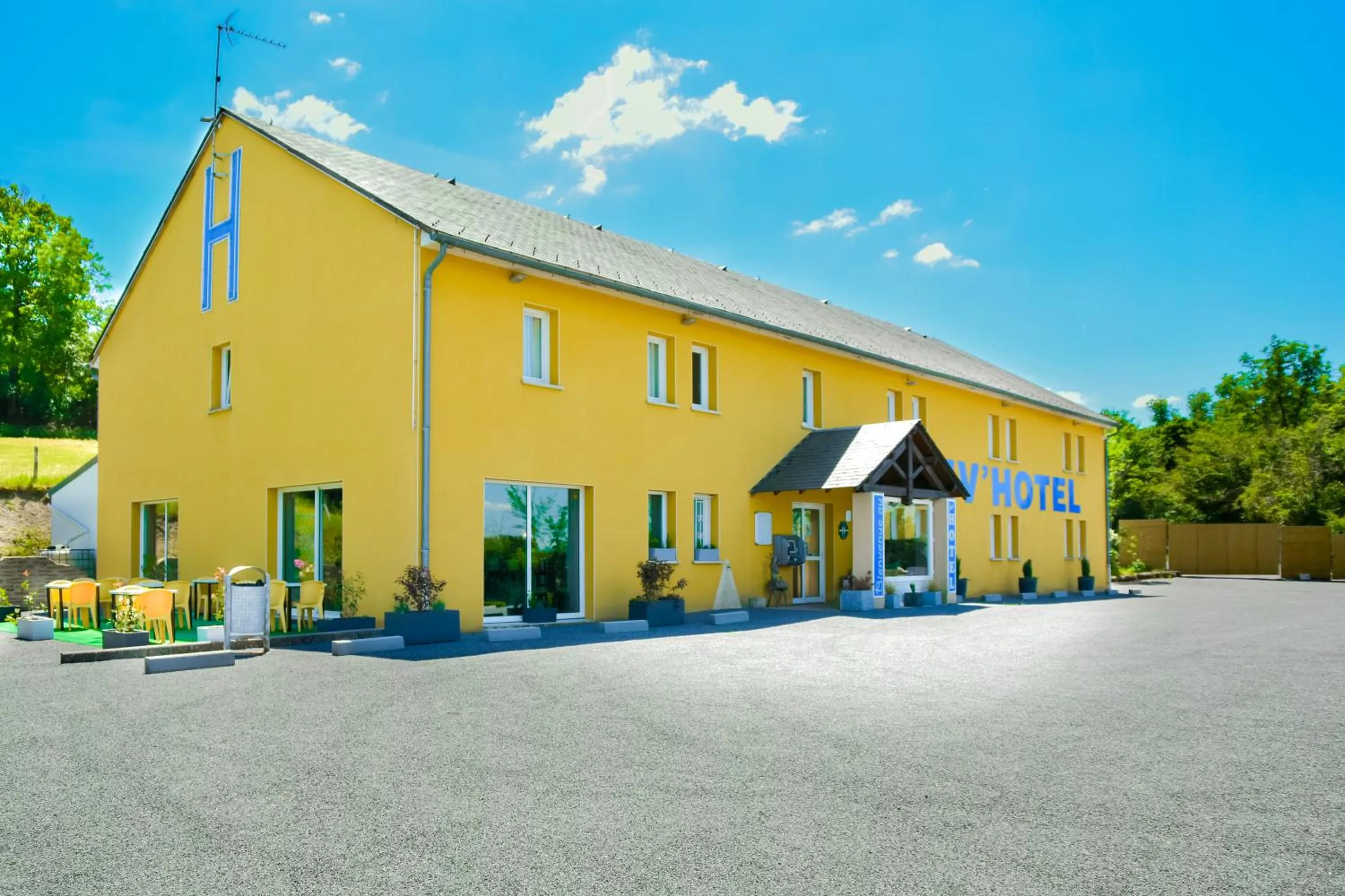 Property building in Sev'hotel