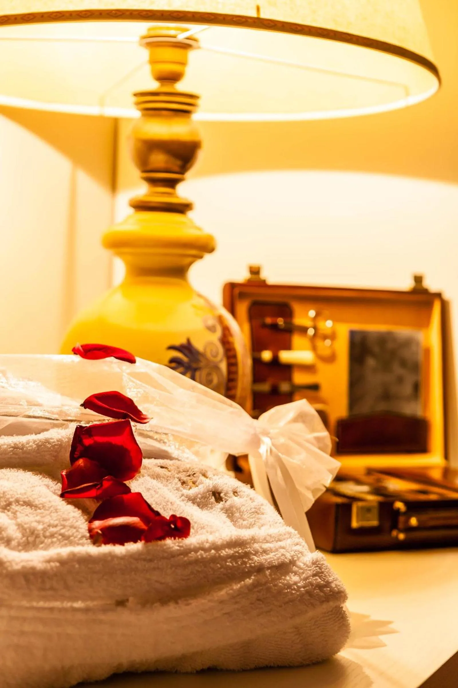 Decorative detail, Bed in Quercia Belvedere Relais