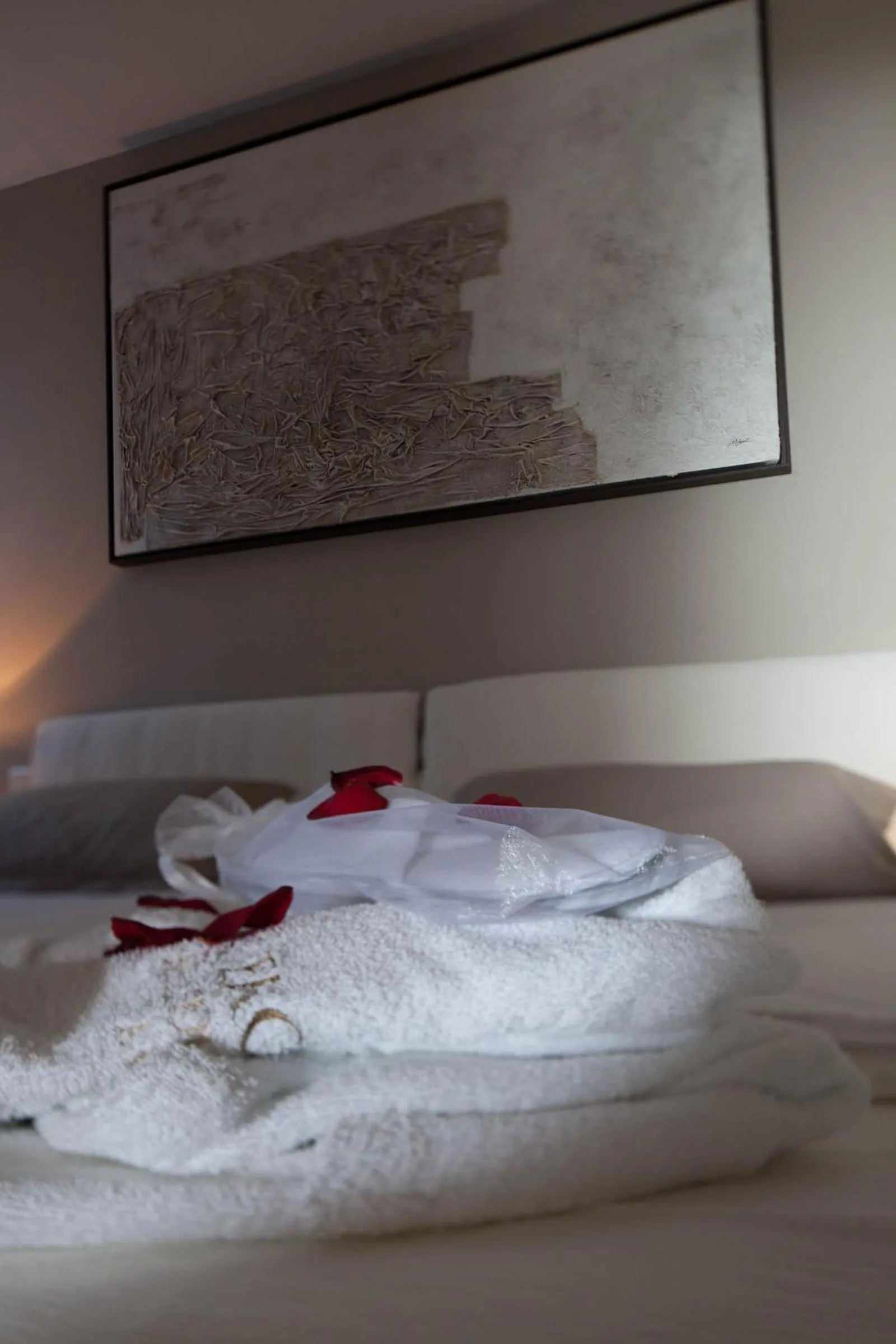 Decorative detail, Bed in Quercia Belvedere Relais