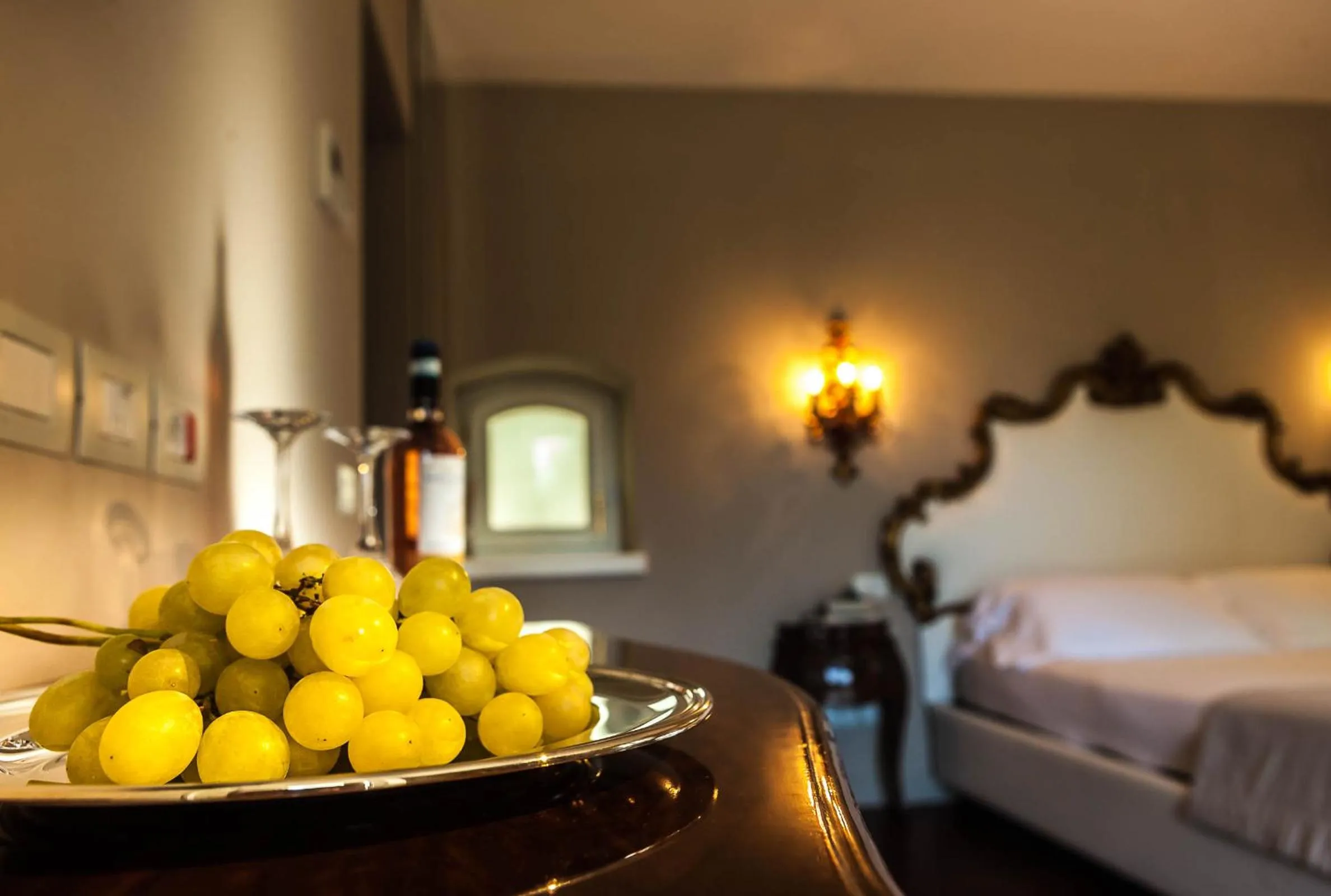 Decorative detail, Bed in Quercia Belvedere Relais