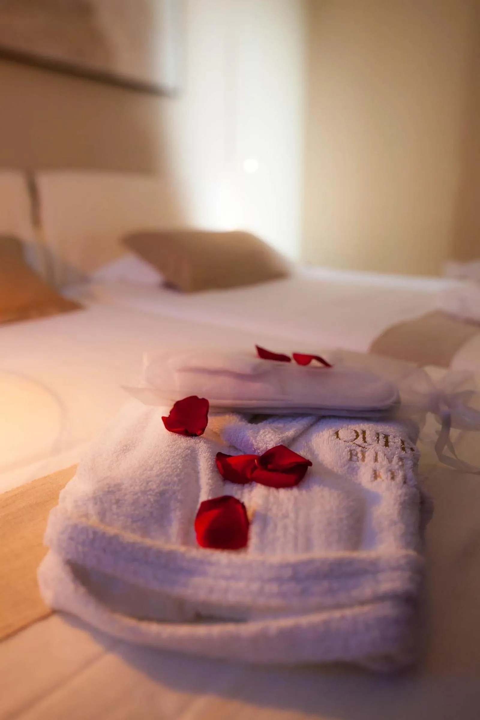 Decorative detail, Bed in Quercia Belvedere Relais