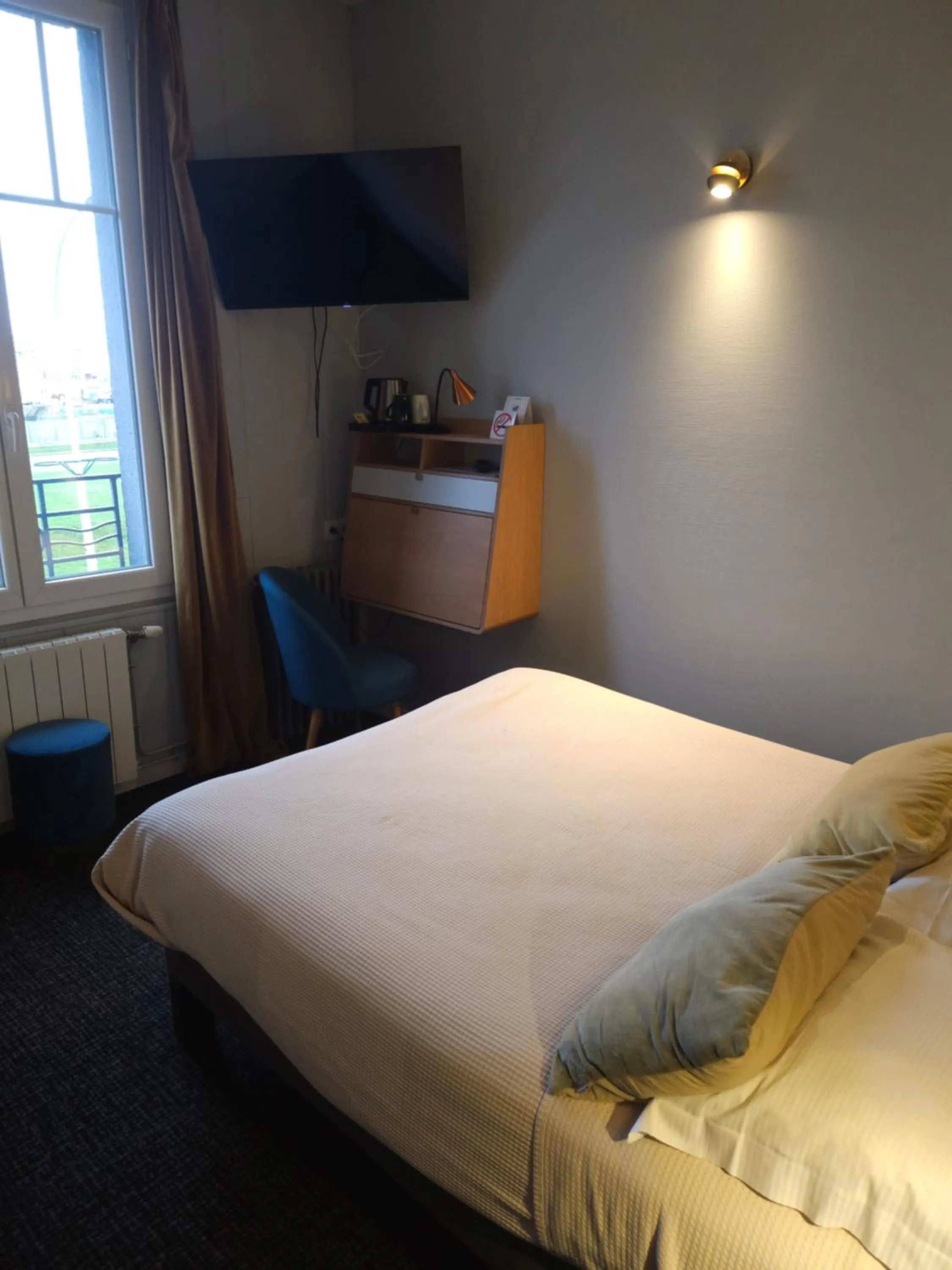 Bed in The Originals Boutique, Hôtel La Villa Marine, Le Tréport