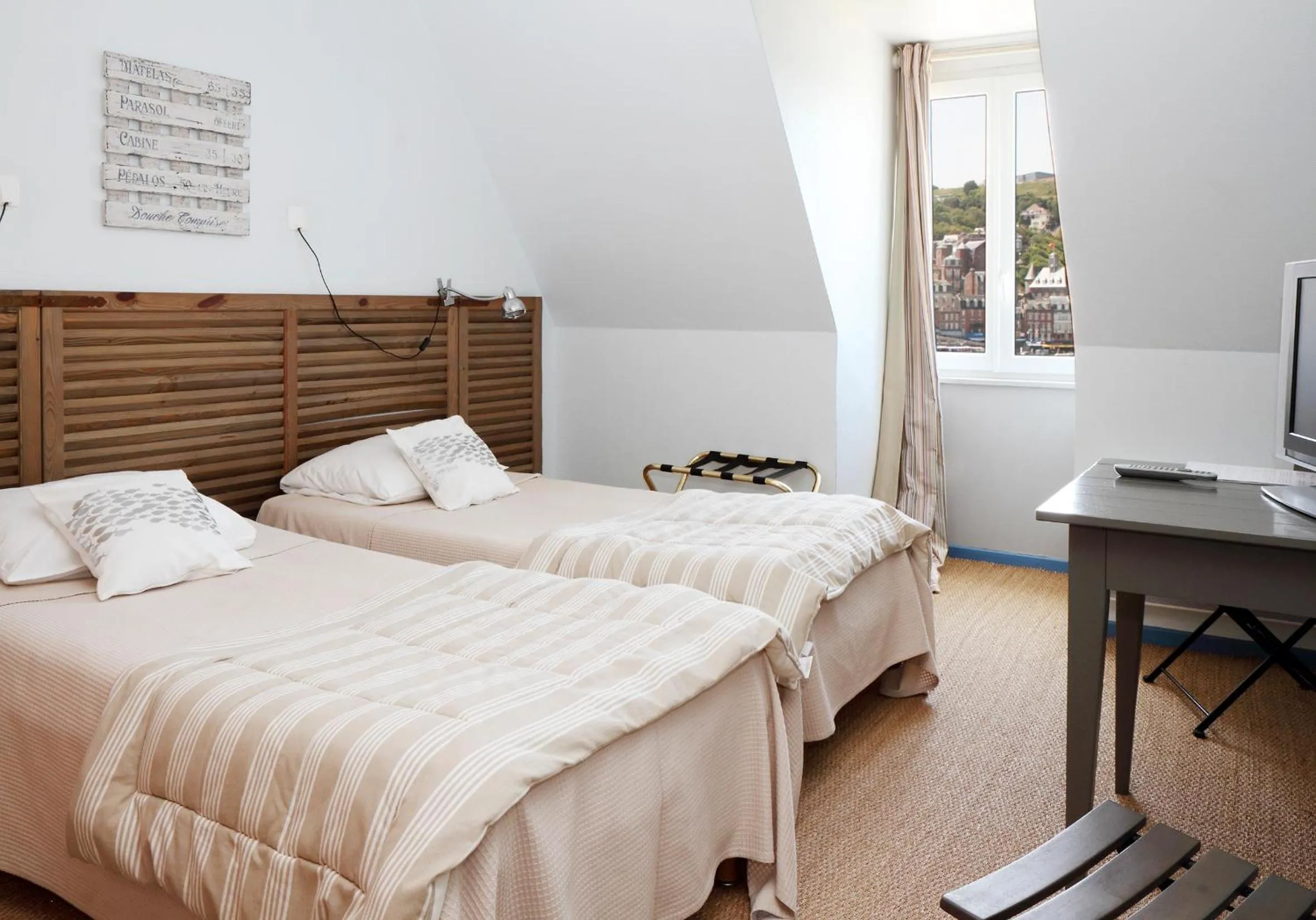 Bed in The Originals Boutique, Hôtel La Villa Marine, Le Tréport