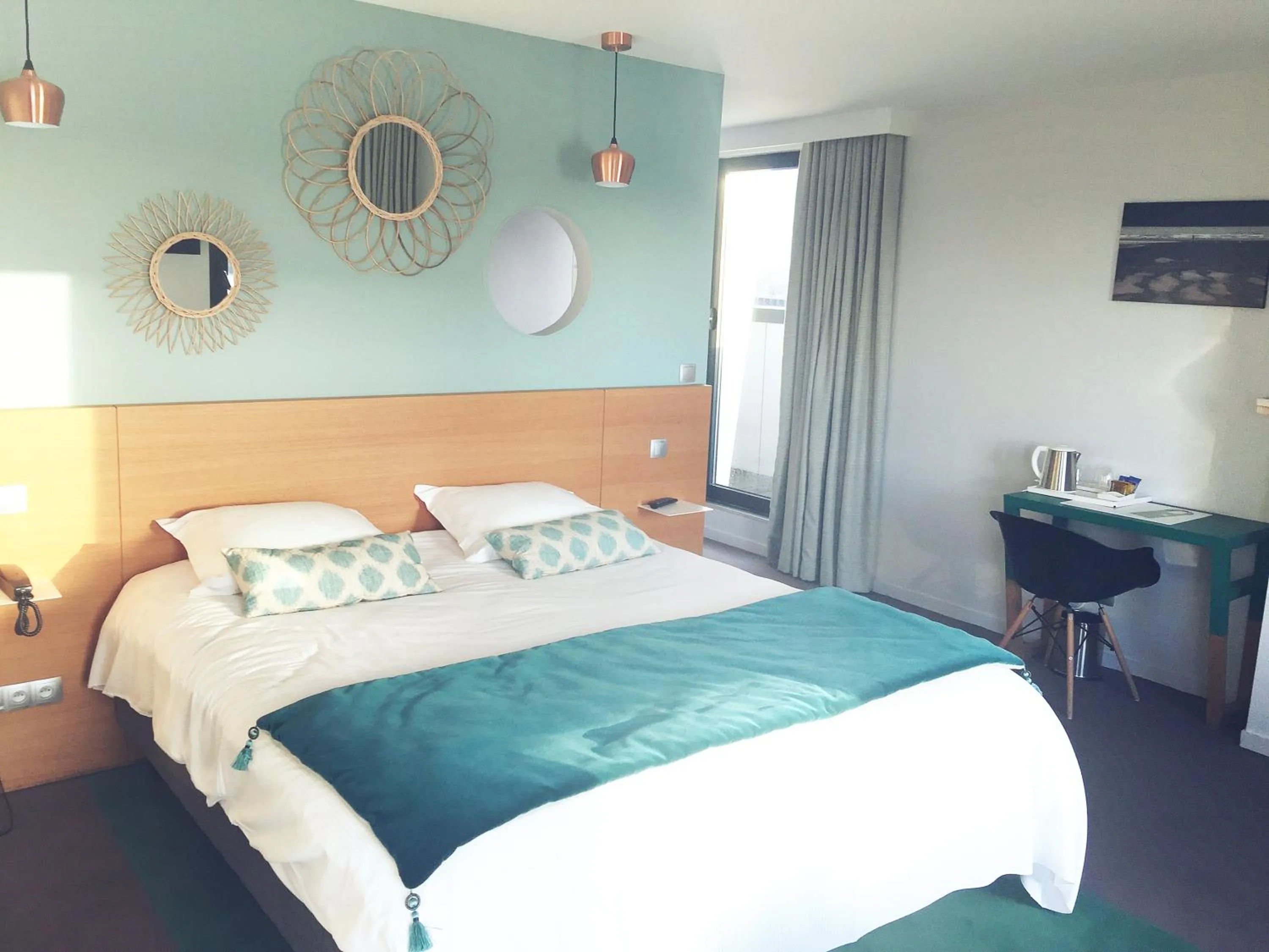 Bed in The Originals Boutique, Hôtel La Villa Marine, Le Tréport