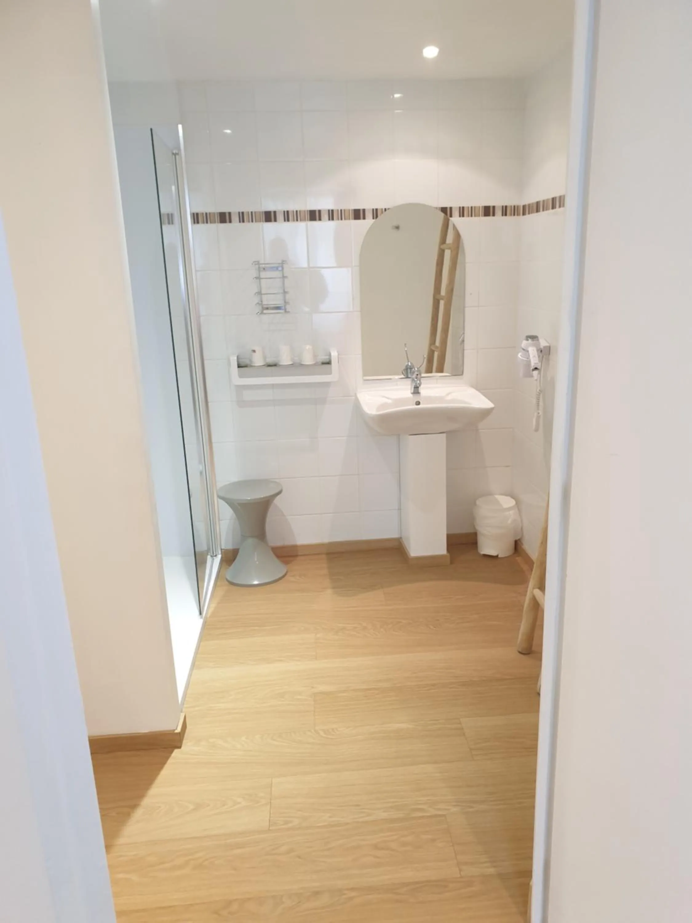 Bathroom in The Originals Boutique, Hôtel La Villa Marine, Le Tréport