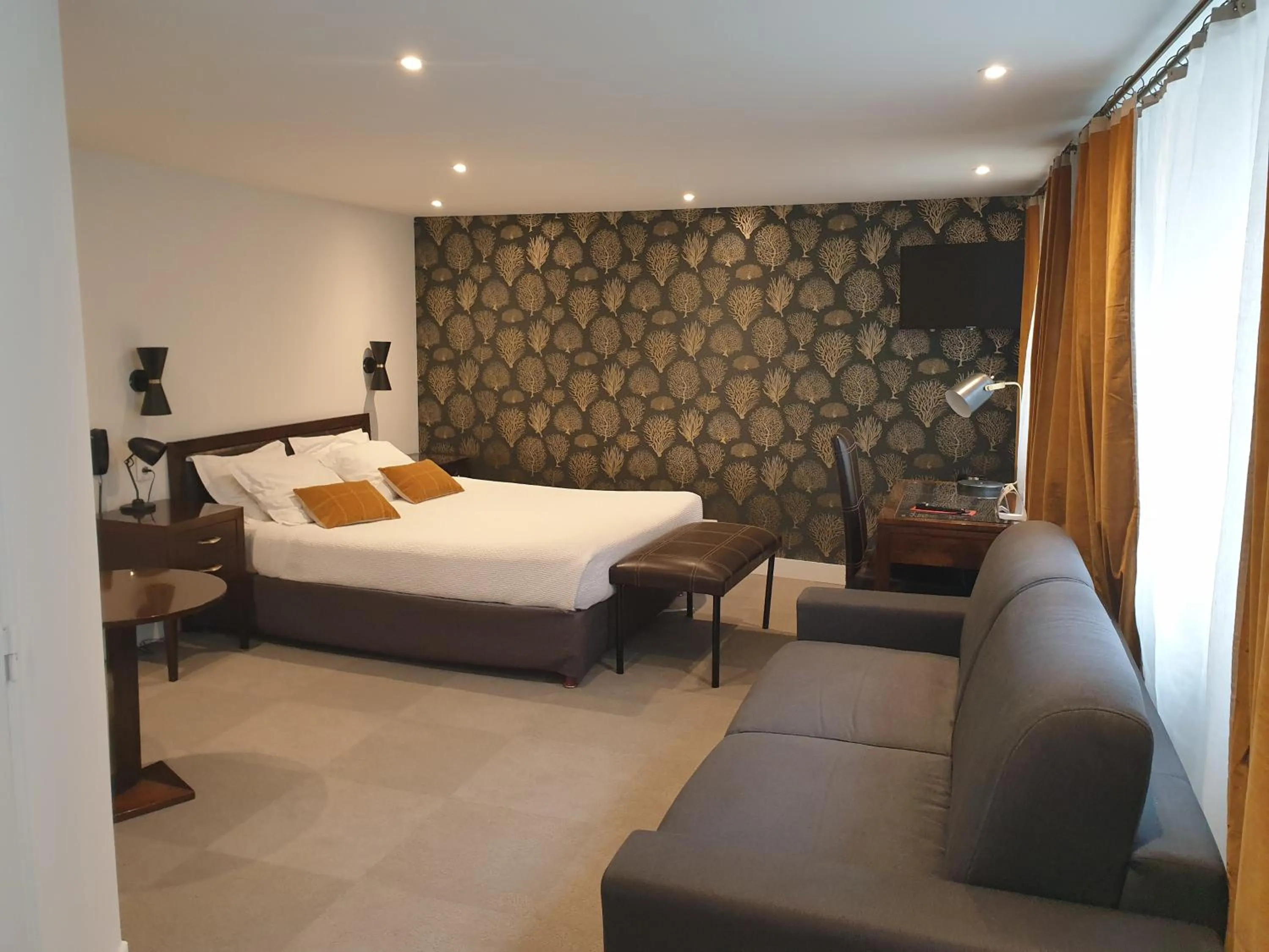 Bed in The Originals Boutique, Hôtel La Villa Marine, Le Tréport