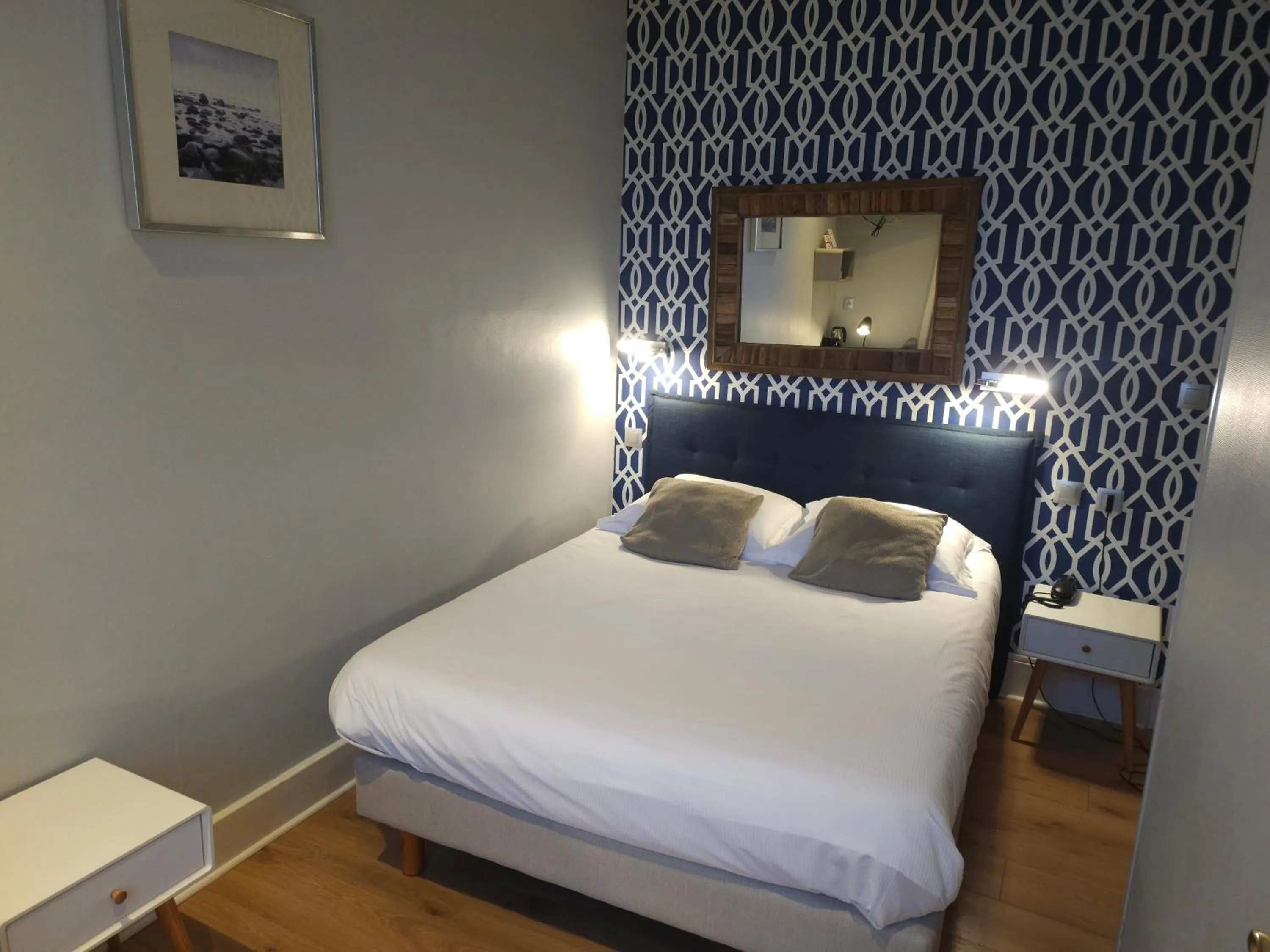 Bed in The Originals Boutique, Hôtel La Villa Marine, Le Tréport