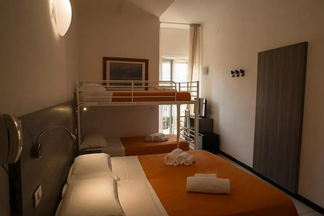 Quadruple Room in Hotel Madison Quadruple Room in Hotel Madison