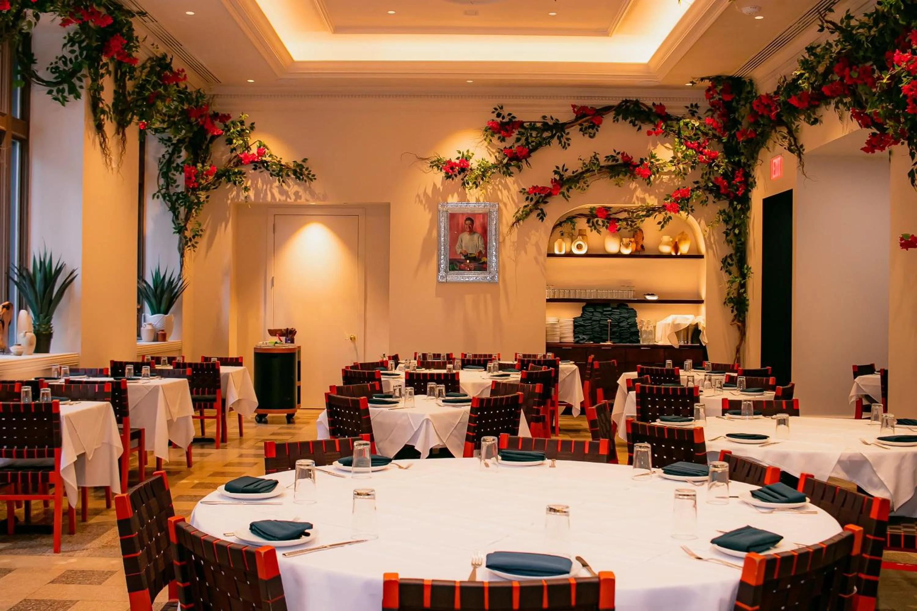 Restaurant/places to eat in The Empire Hotel New York