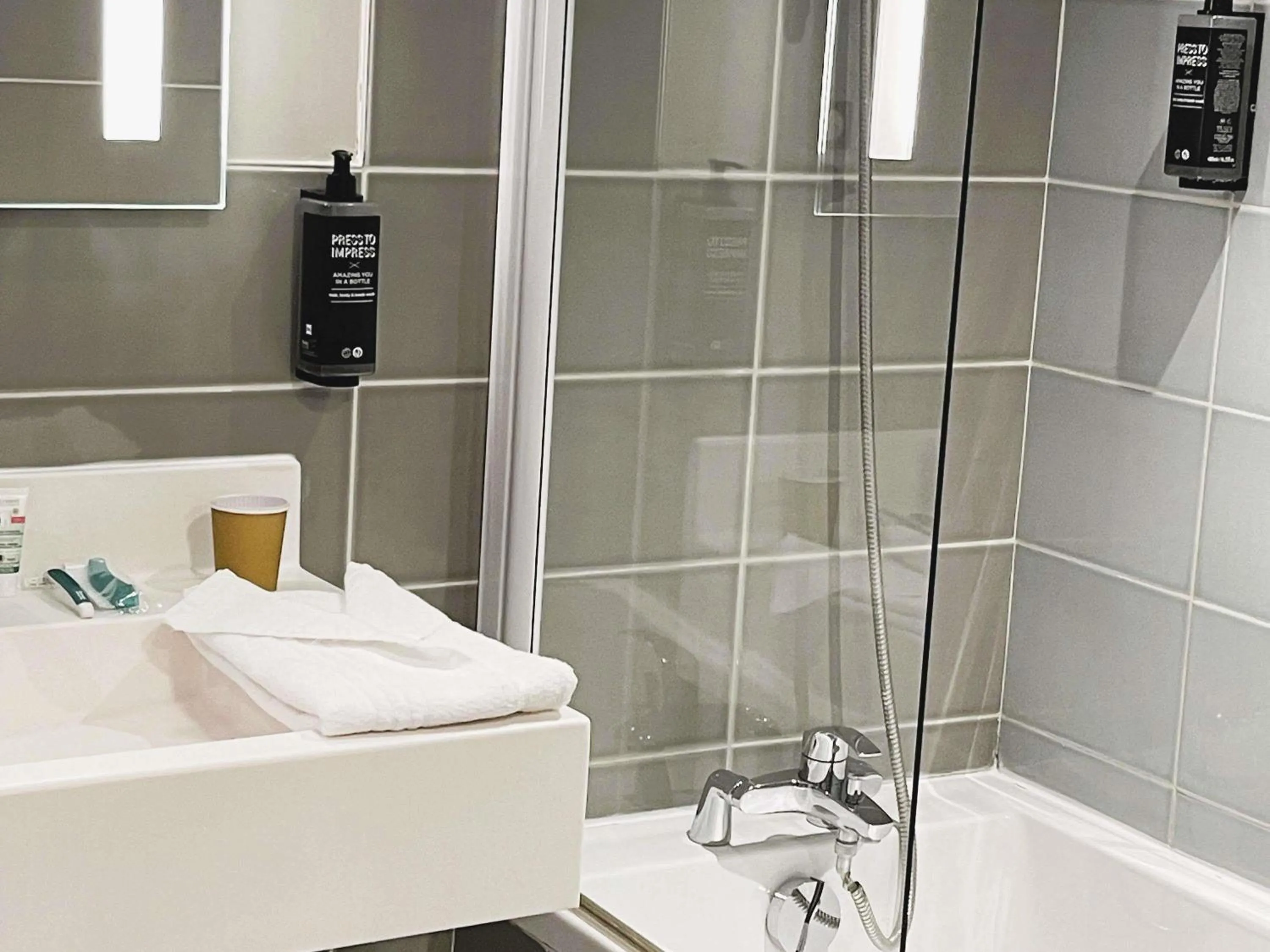 Bedroom in ibis Styles Evry Lisses