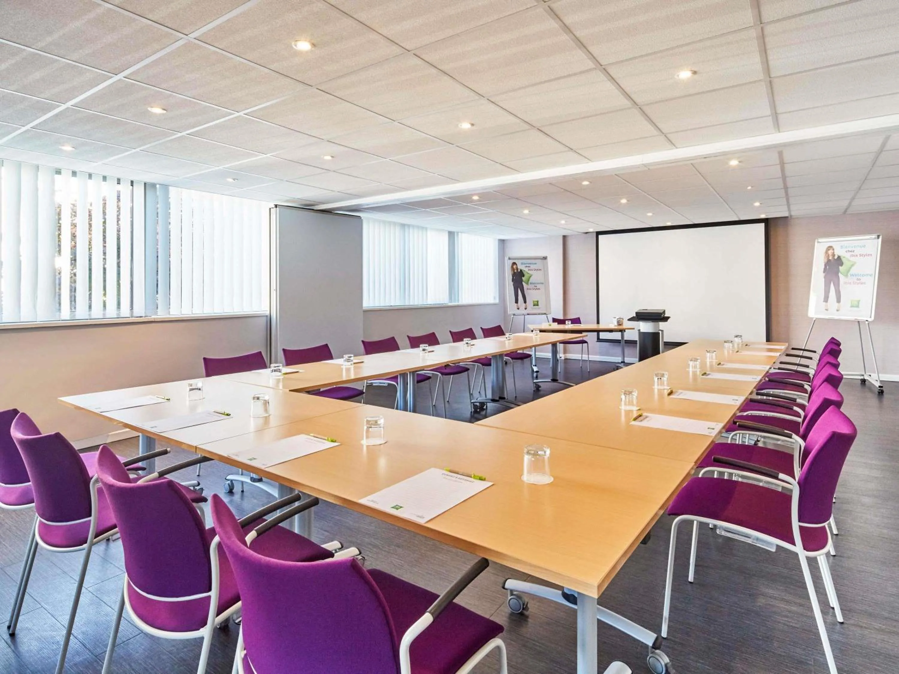 Meeting/conference room in ibis Styles Evry Lisses