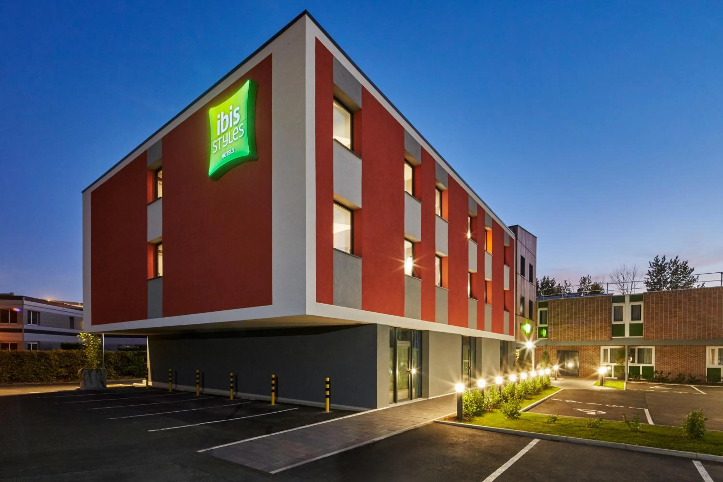 Property building in ibis Styles Evry Lisses