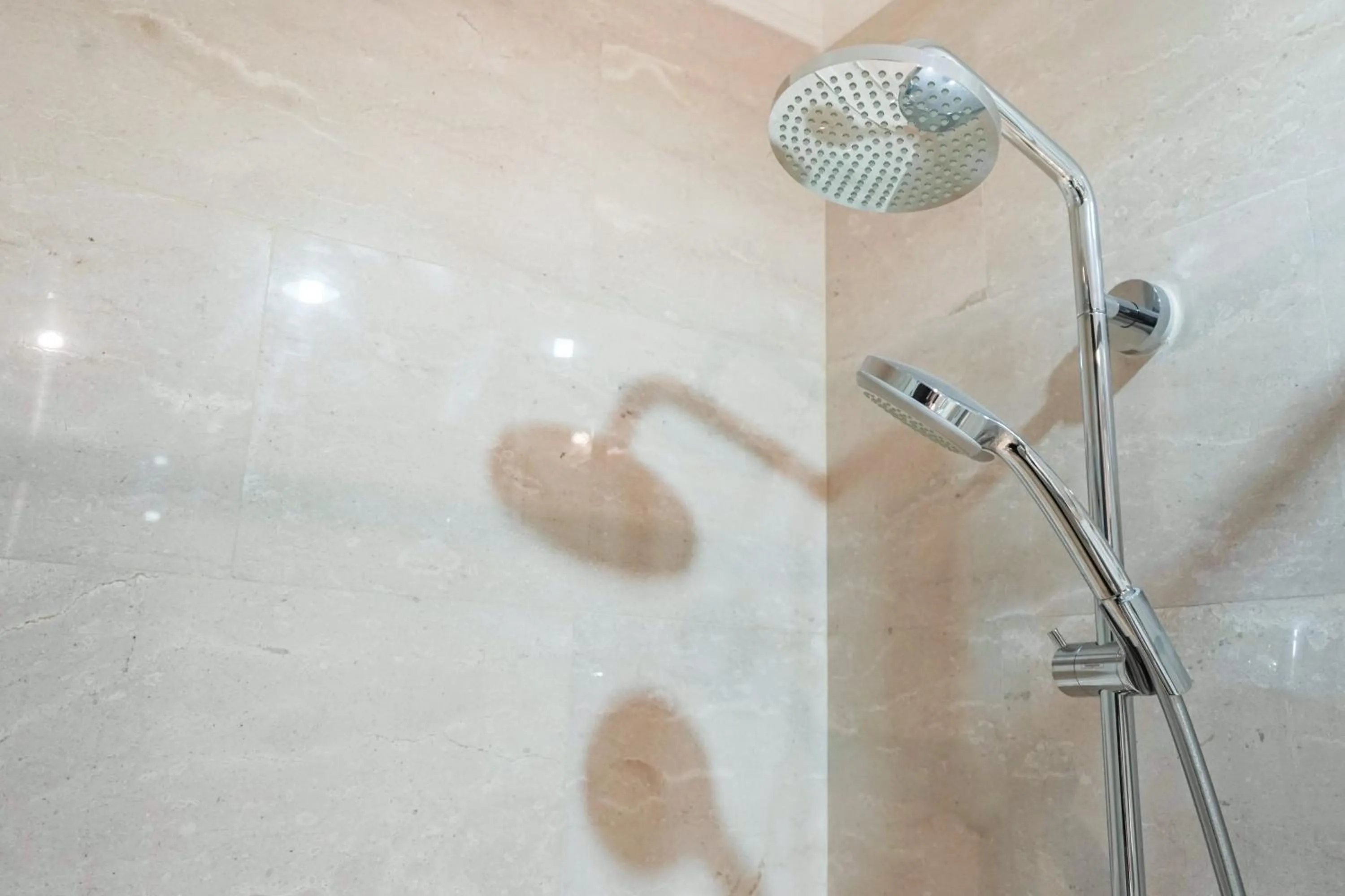 Stunning Studio Room at Menteng Park Apartment By Travelio